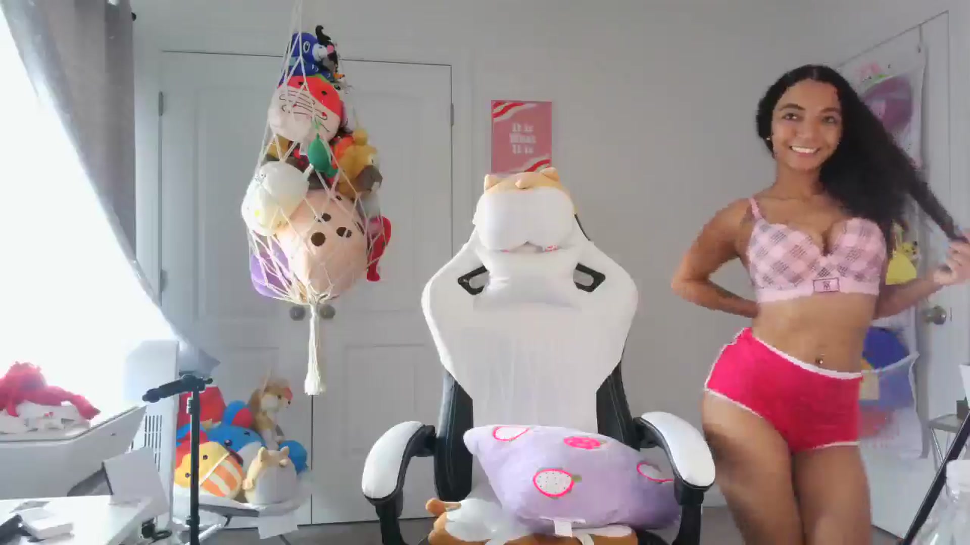 Gallery image thumbnail from Kapri_sunxo's myfreecams stream on, 02/26/2025, 16:14 image 6 of 20