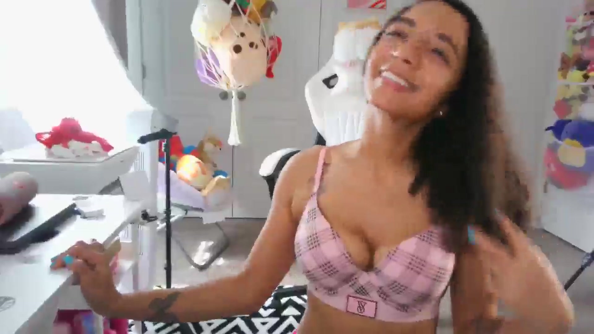 Gallery image thumbnail from Kapri_sunxo's myfreecams stream on, 02/26/2025, 16:37 image 9 of 20