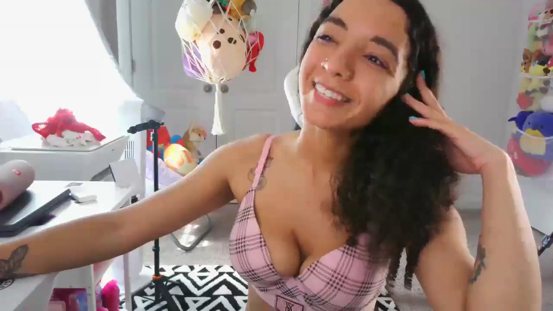 Gallery image thumbnail from Kapri_sunxo's myfreecams stream on, 02/26/2025, 16:37 image 8 of 20