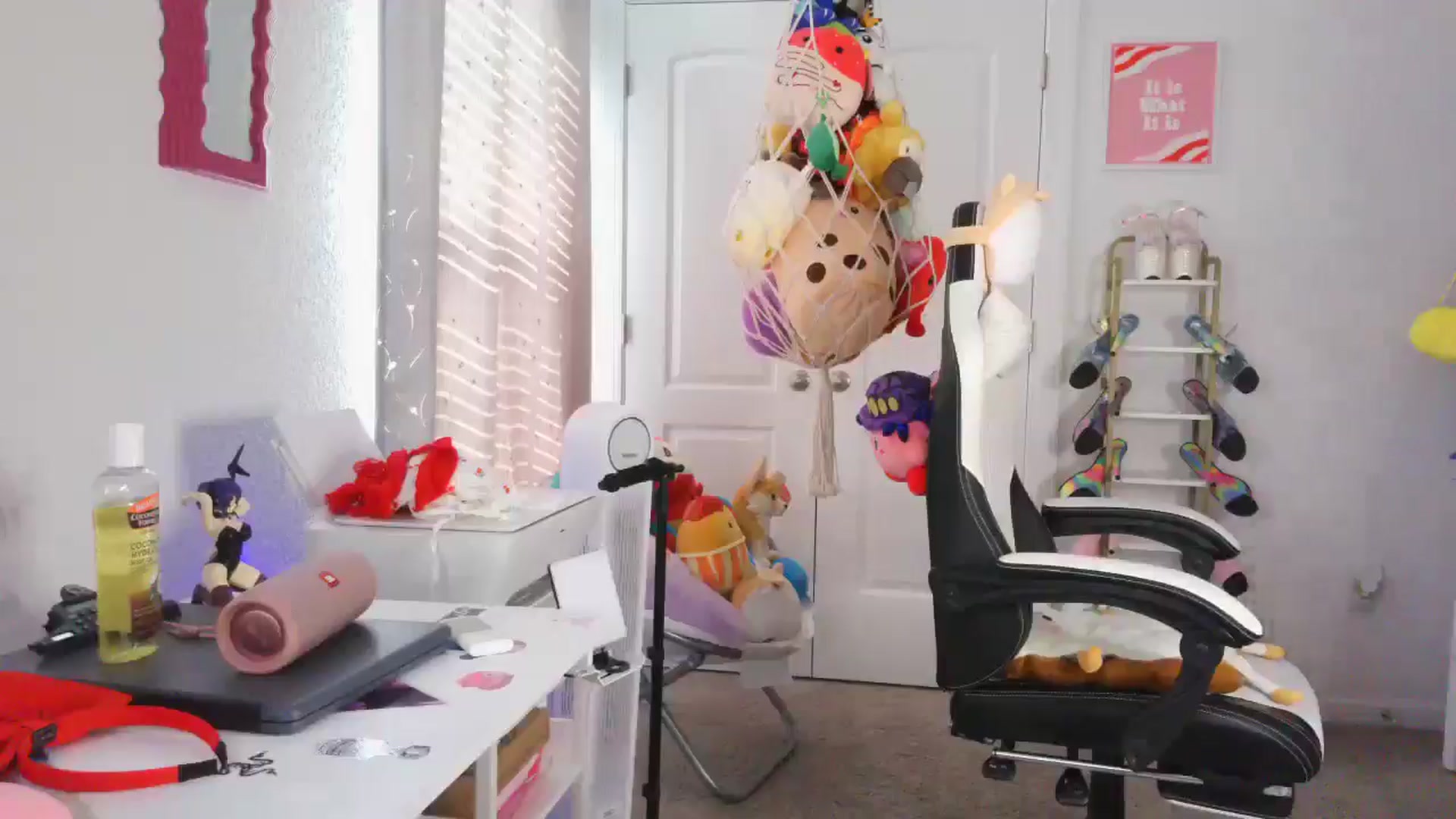 Gallery image thumbnail from Kapri_sunxo's myfreecams stream on, 02/26/2025, 17:14 image 10 of 20