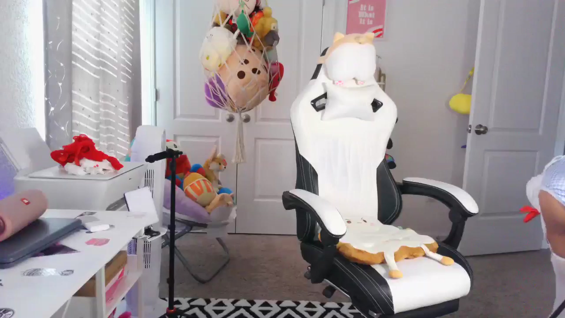 Gallery image thumbnail from Kapri_sunxo's myfreecams stream on, 02/26/2025, 17:14 image 9 of 20