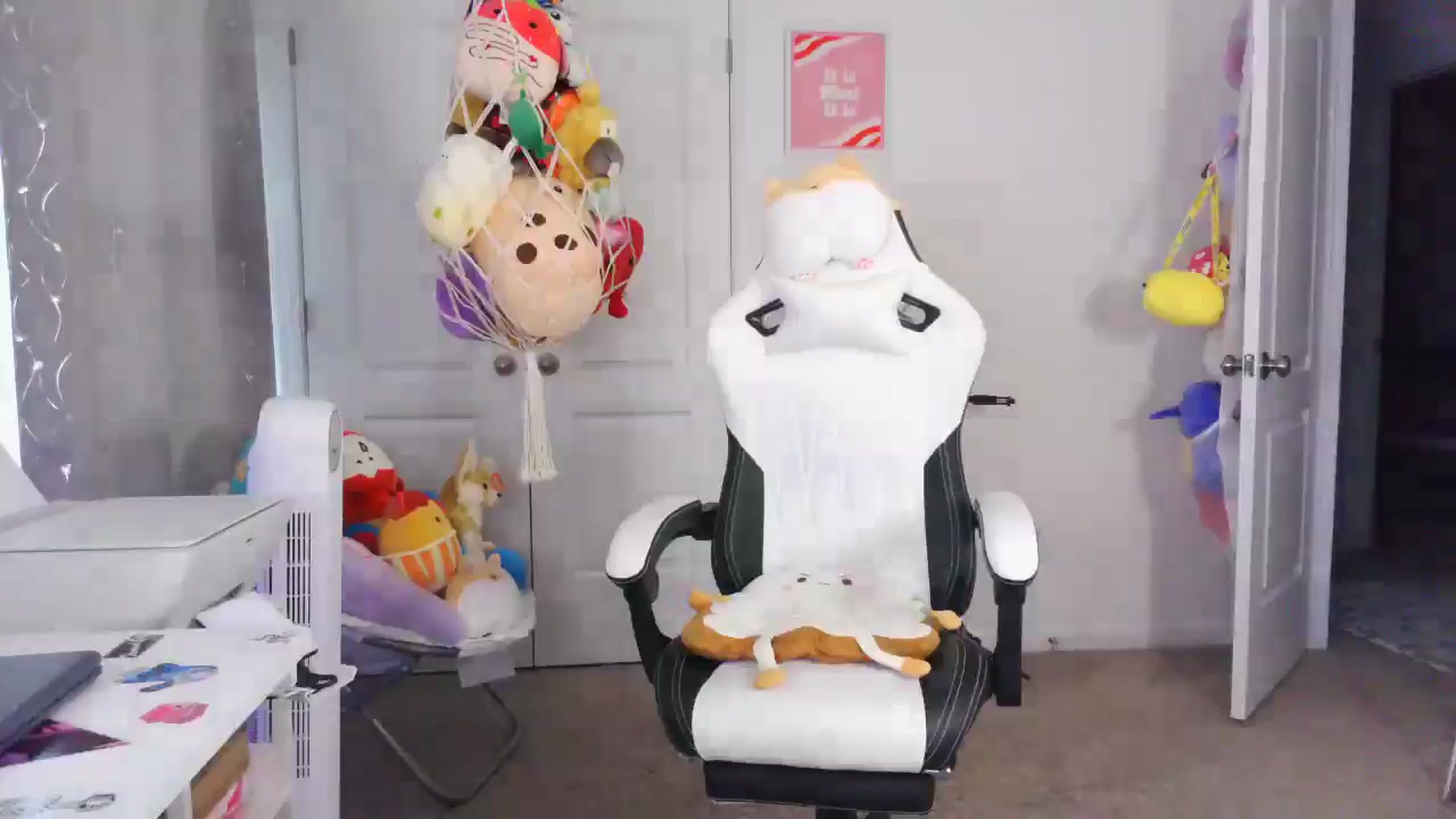 Gallery image thumbnail from Kapri_sunxo's myfreecams stream on, 02/27/2025, 21:39 image 15 of 20