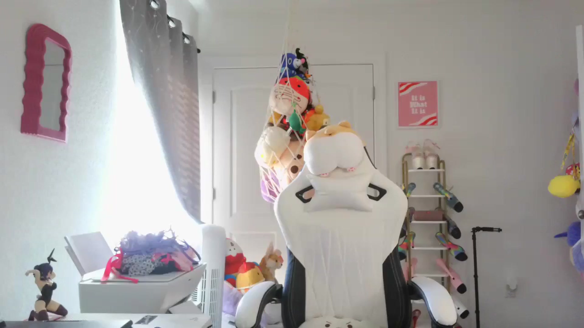 Gallery image thumbnail from Kapri_sunxo's myfreecams stream on, 02/28/2025, 16:06 image 6 of 20