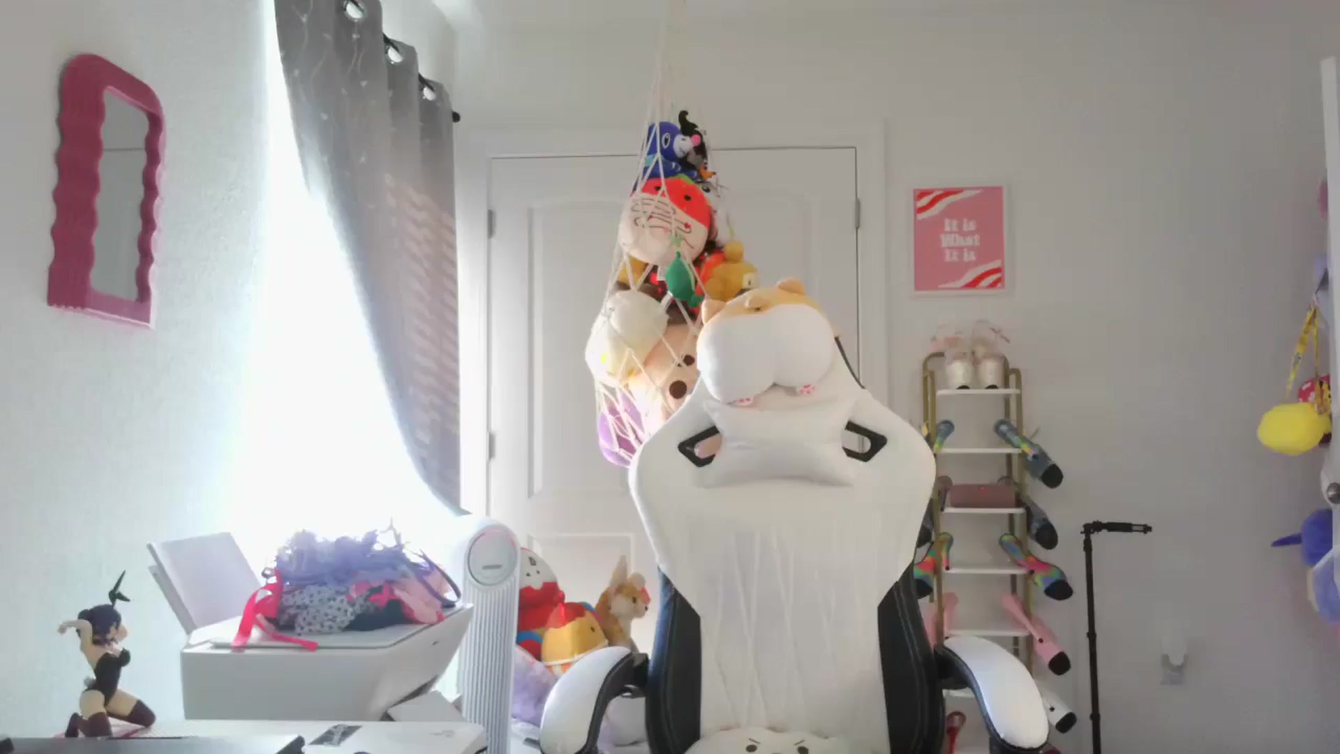 Gallery image thumbnail from Kapri_sunxo's myfreecams stream on, 02/28/2025, 16:06 image 5 of 20