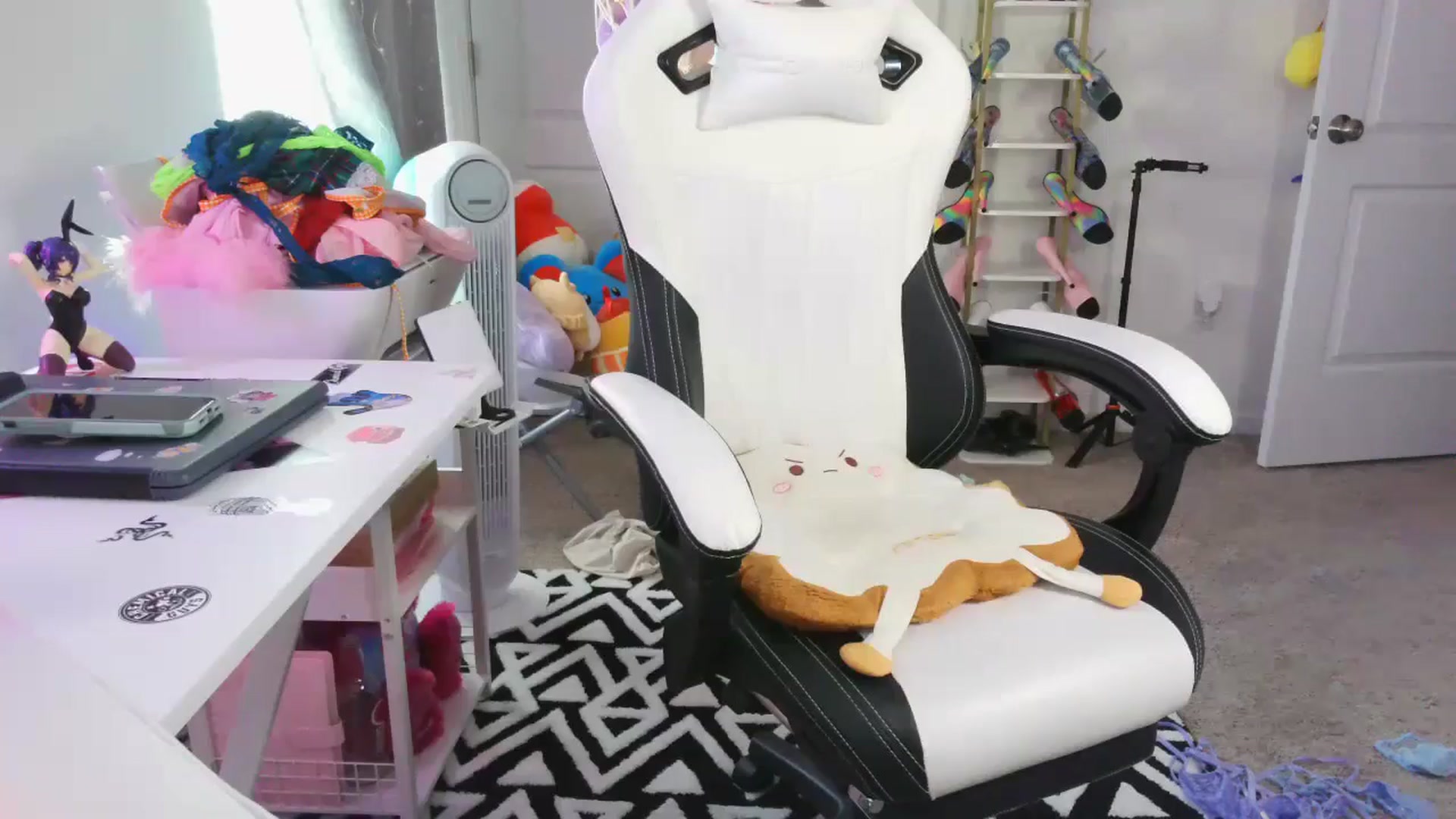 Gallery image thumbnail from Kapri_sunxo's myfreecams stream on, 03/06/2025, 22:23 image 19 of 20