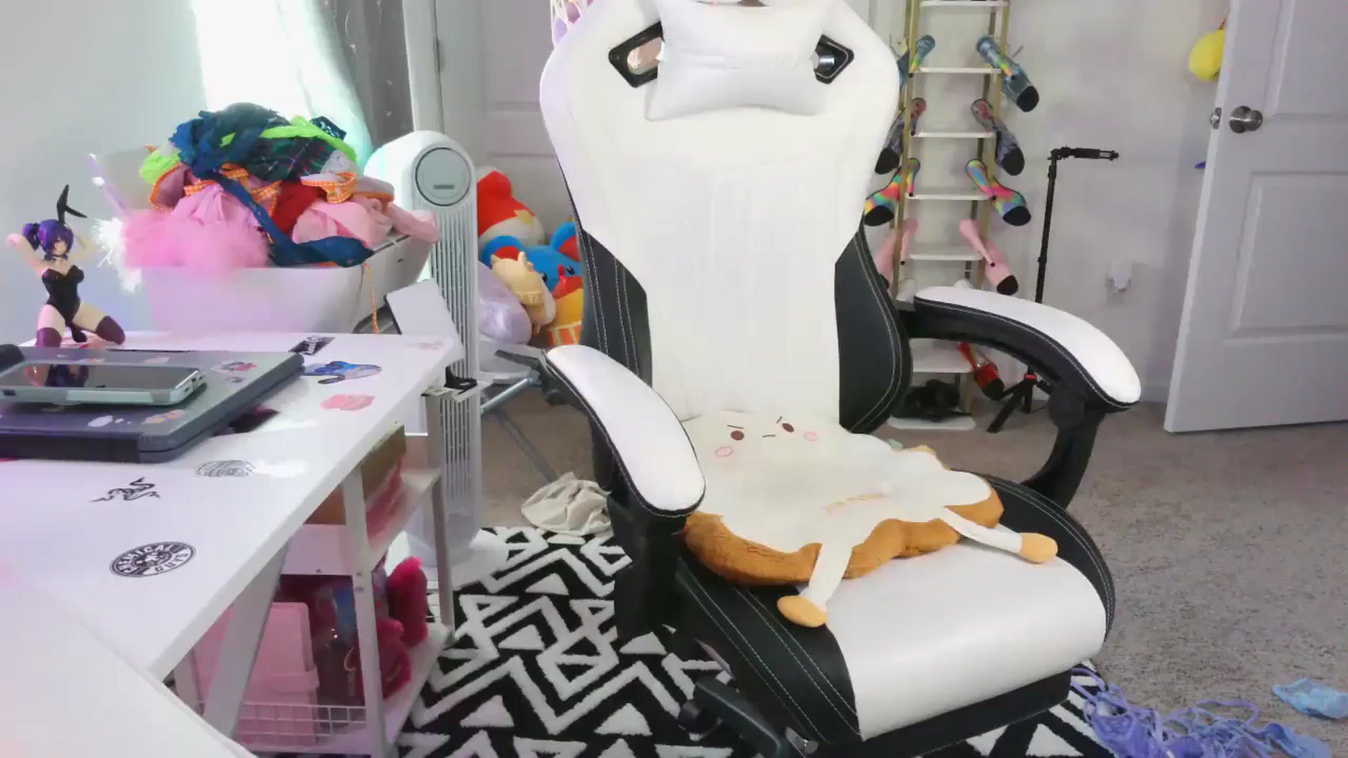 Gallery image thumbnail from Kapri_sunxo's myfreecams stream on, 03/06/2025, 22:23 image 17 of 20
