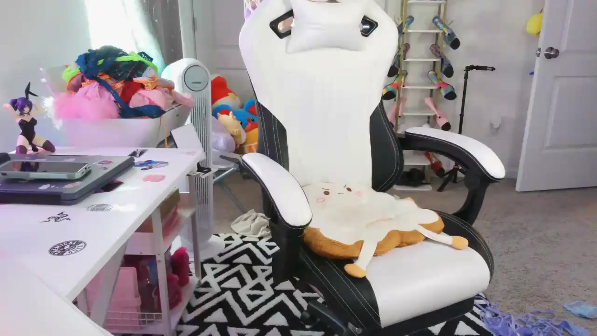 Gallery image thumbnail from Kapri_sunxo's myfreecams stream on, 03/06/2025, 22:23 image 18 of 20