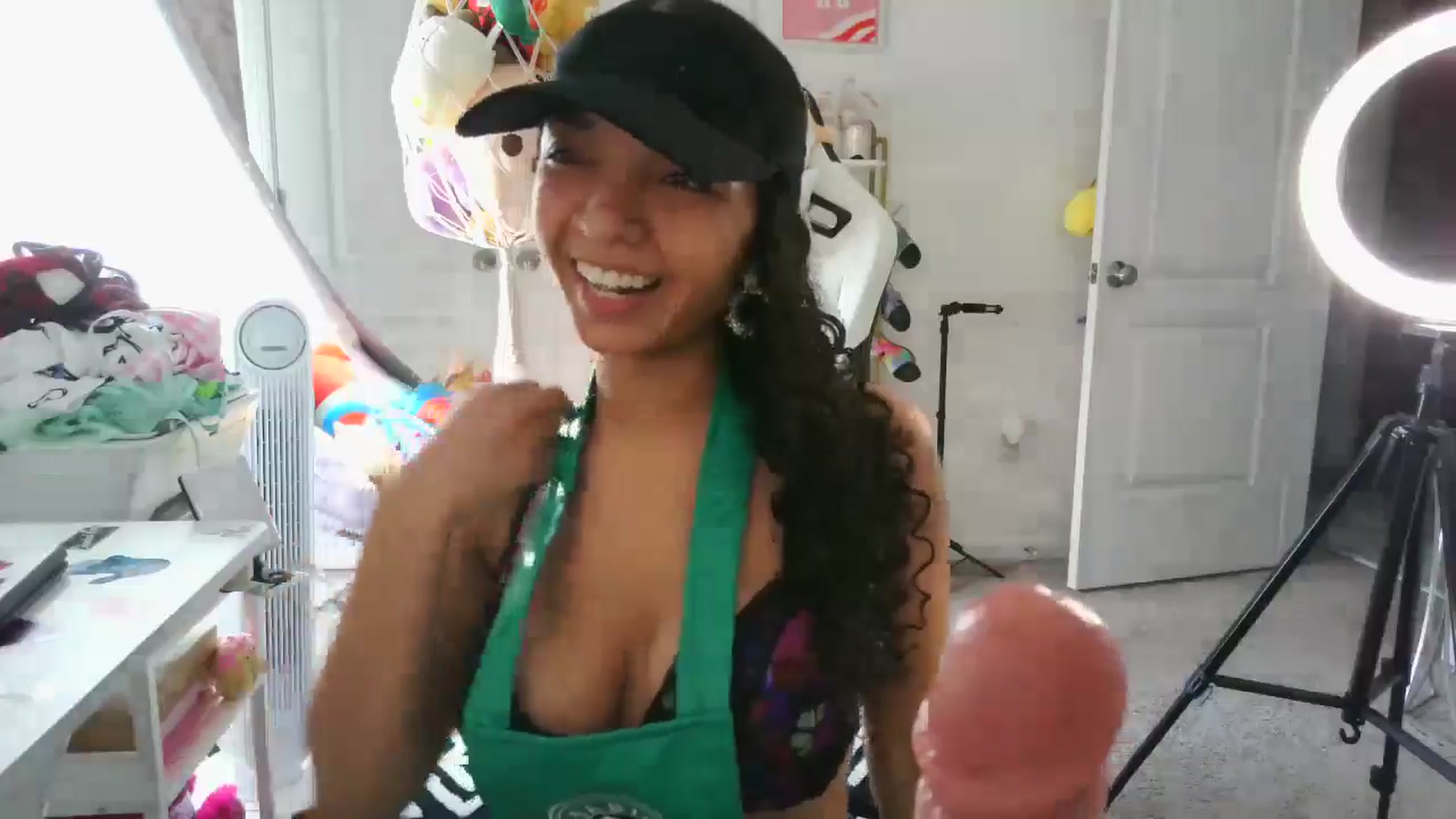 Gallery image thumbnail from Kapri_sunxo's myfreecams stream on, 03/08/2025, 16:40 image 18 of 20