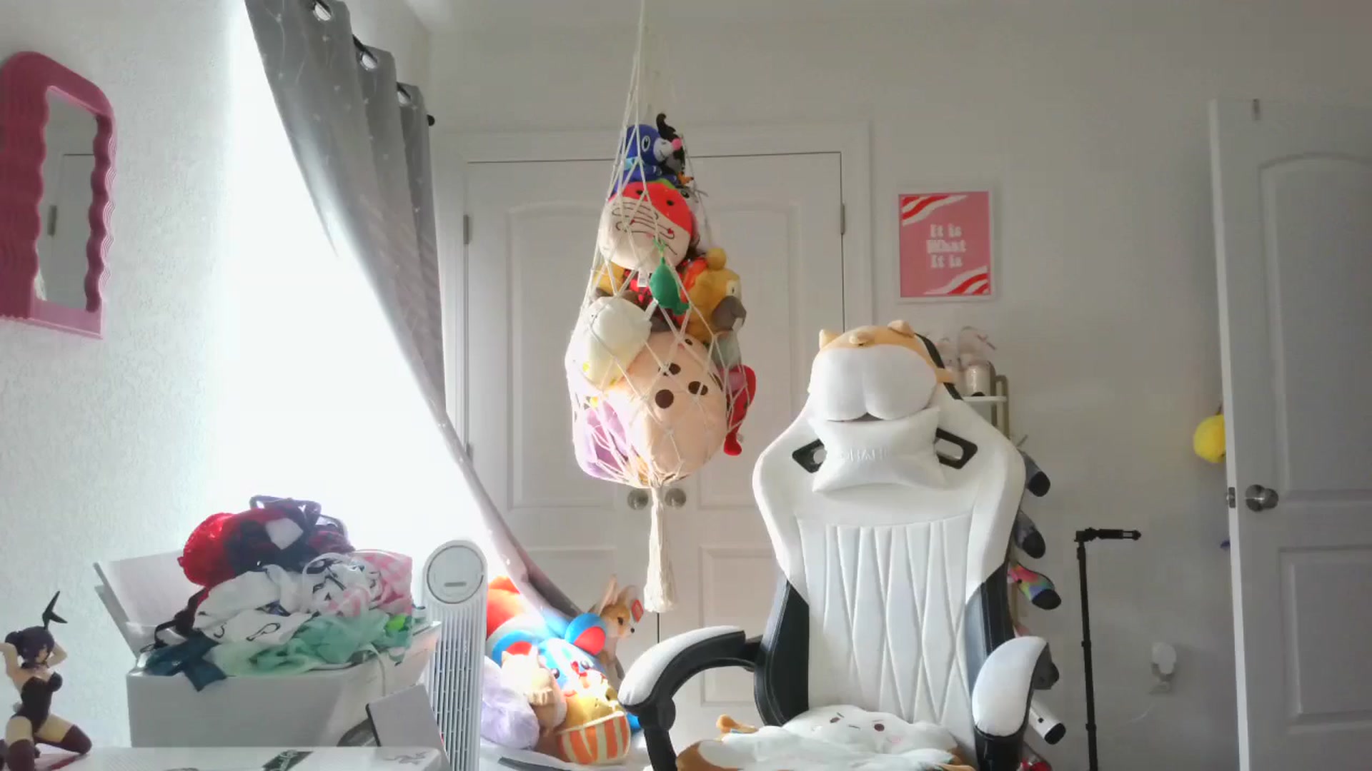 Gallery image thumbnail from Kapri_sunxo's myfreecams stream on, 03/08/2025, 16:40 image 9 of 20