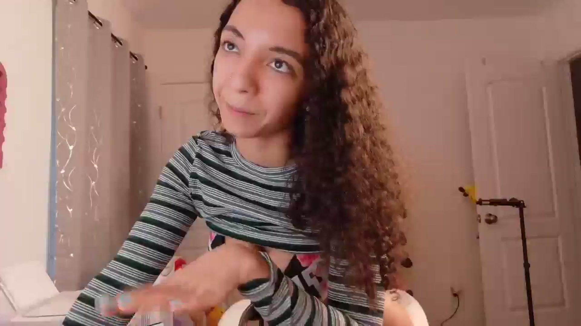 Gallery image thumbnail from Kapri_sunxo's myfreecams stream on, 03/12/2025, 23:27 image 11 of 20