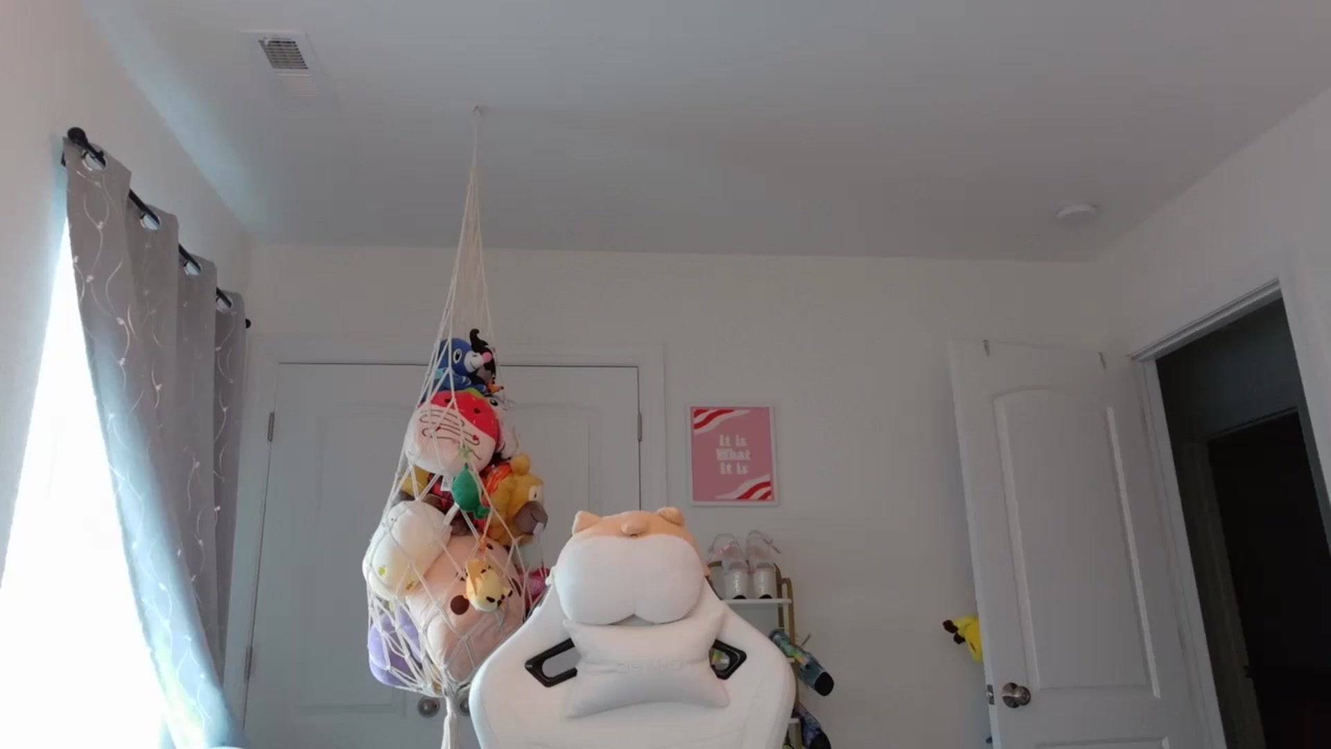 Gallery image thumbnail from Kapri_sunxo's myfreecams stream on, 03/14/2025, 14:52 image 17 of 20