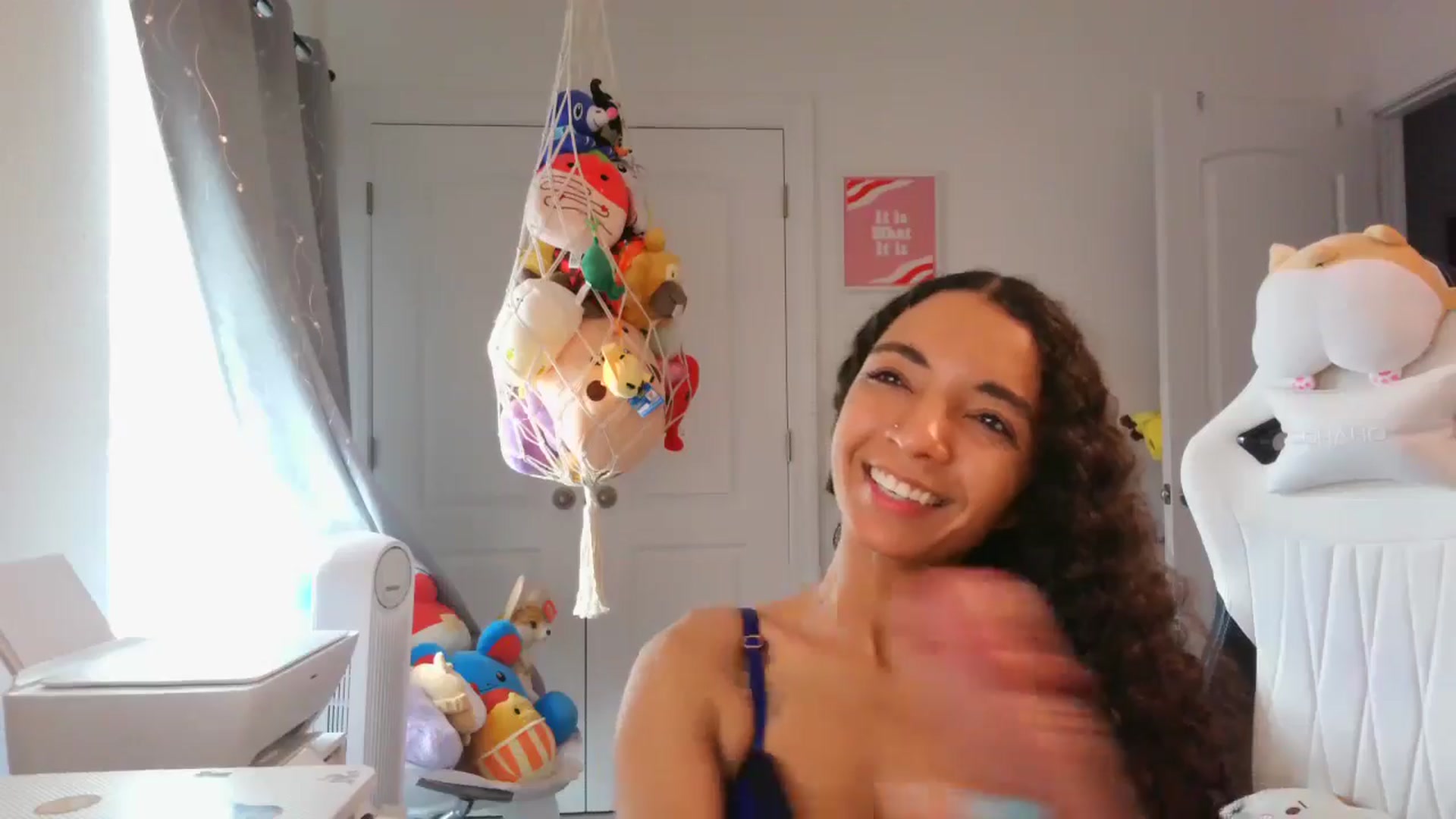 Gallery image thumbnail from Kapri_sunxo's myfreecams stream on, 03/15/2025, 16:05 image 15 of 20