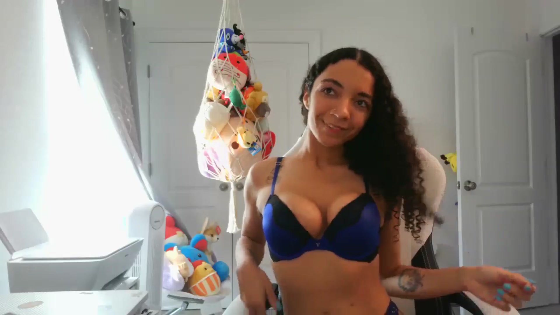 Gallery image thumbnail from Kapri_sunxo's myfreecams stream on, 03/15/2025, 18:04 image 2 of 20