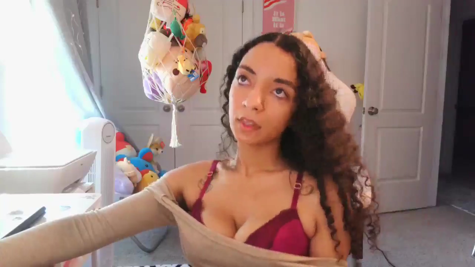 Gallery image thumbnail from Kapri_sunxo's myfreecams stream on, 03/15/2025, 21:52 image 8 of 20