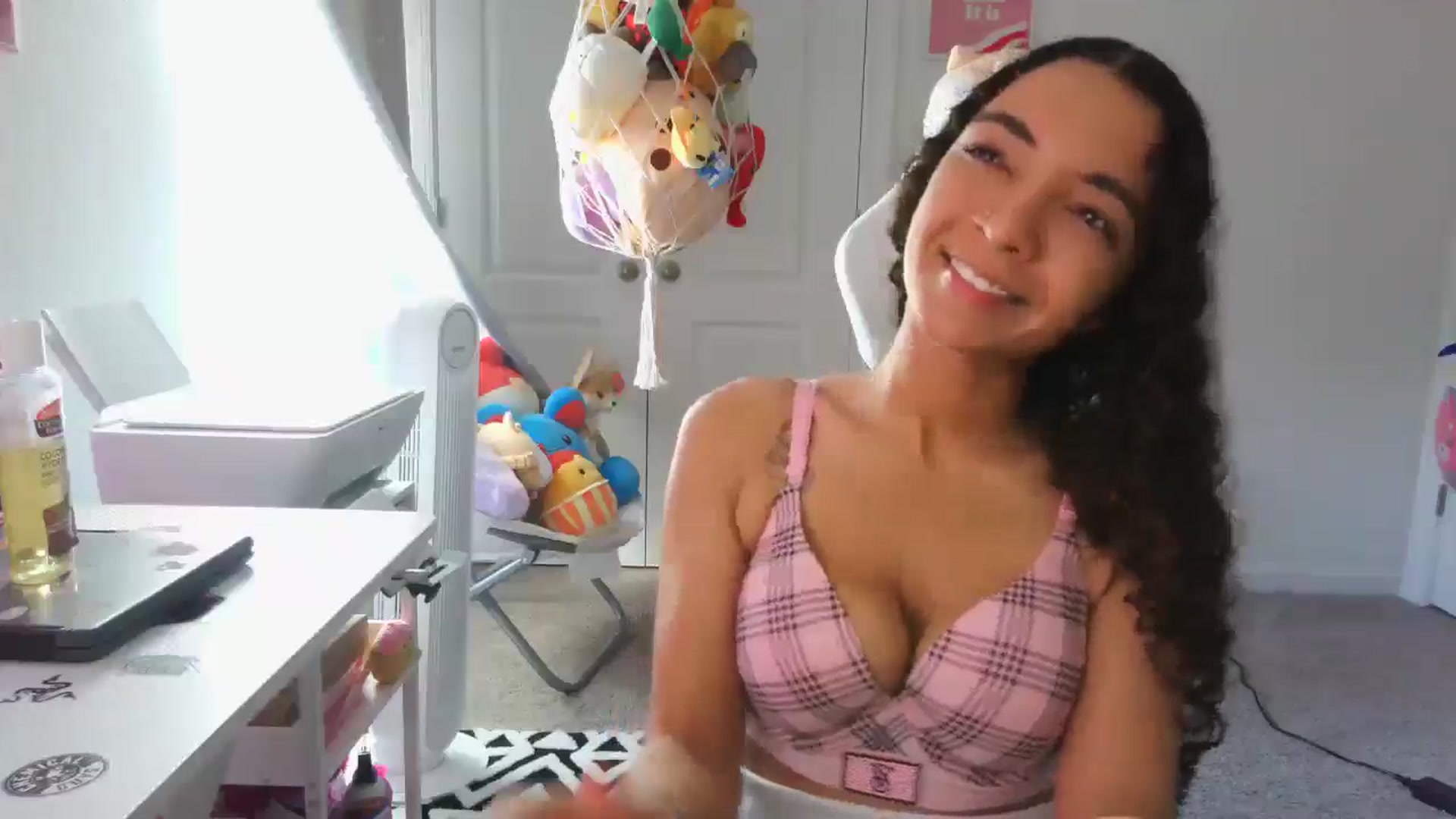 Gallery image thumbnail from Kapri_sunxo's myfreecams stream on, 03/19/2025, 15:09 image 3 of 20