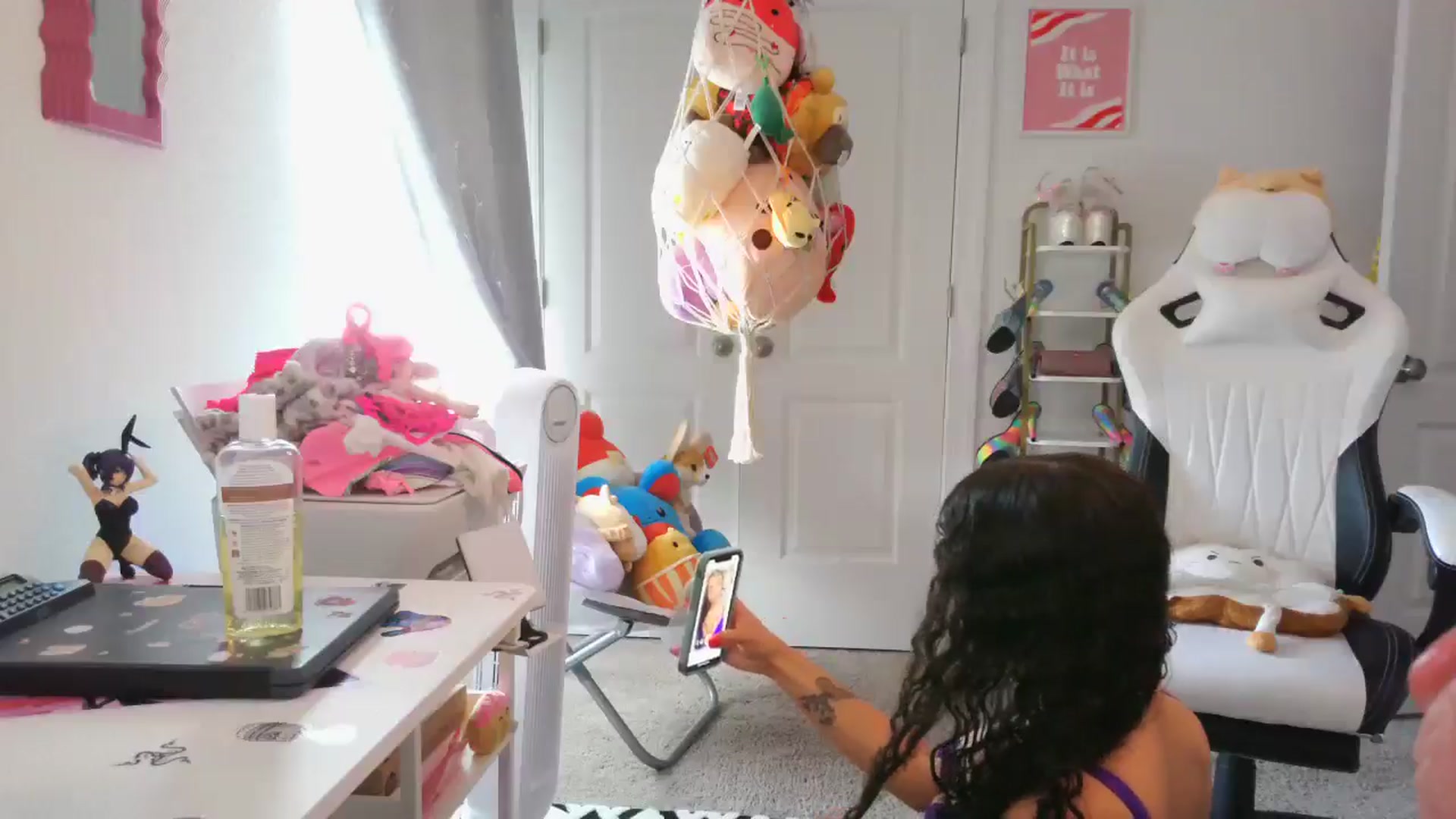 Gallery image thumbnail from Kapri_sunxo's myfreecams stream on, 03/20/2025, 14:44 image 15 of 20