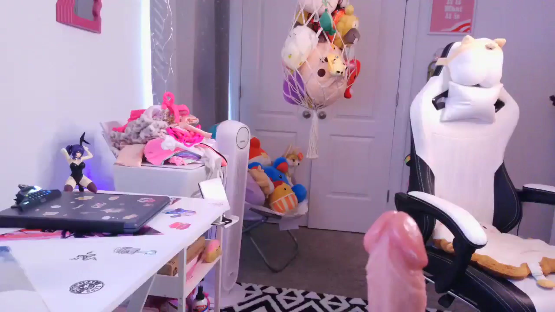 Gallery image thumbnail from Kapri_sunxo's myfreecams stream on, 03/20/2025, 22:29 image 9 of 20