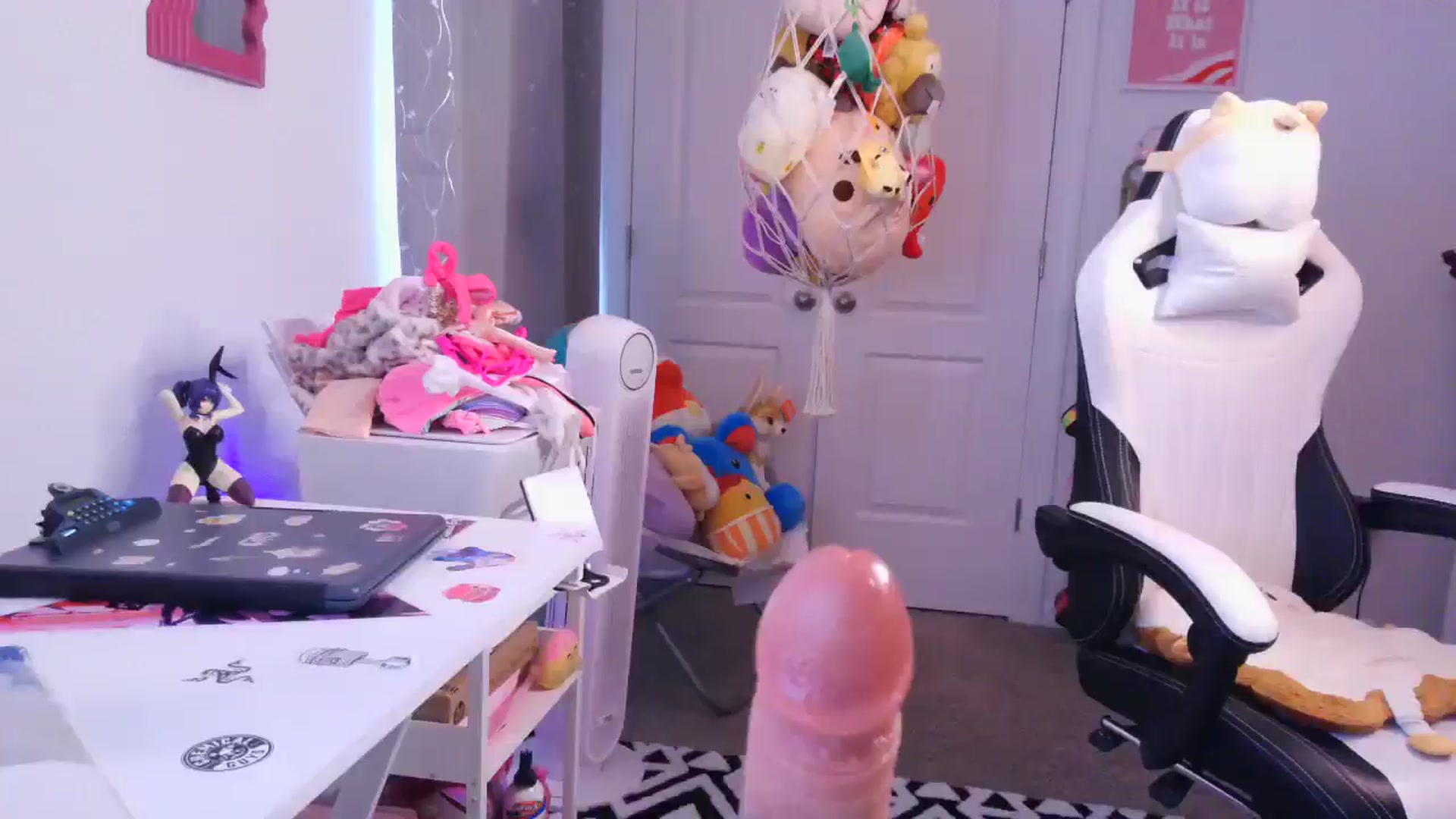 Gallery image thumbnail from Kapri_sunxo's myfreecams stream on, 03/20/2025, 22:29 image 8 of 20