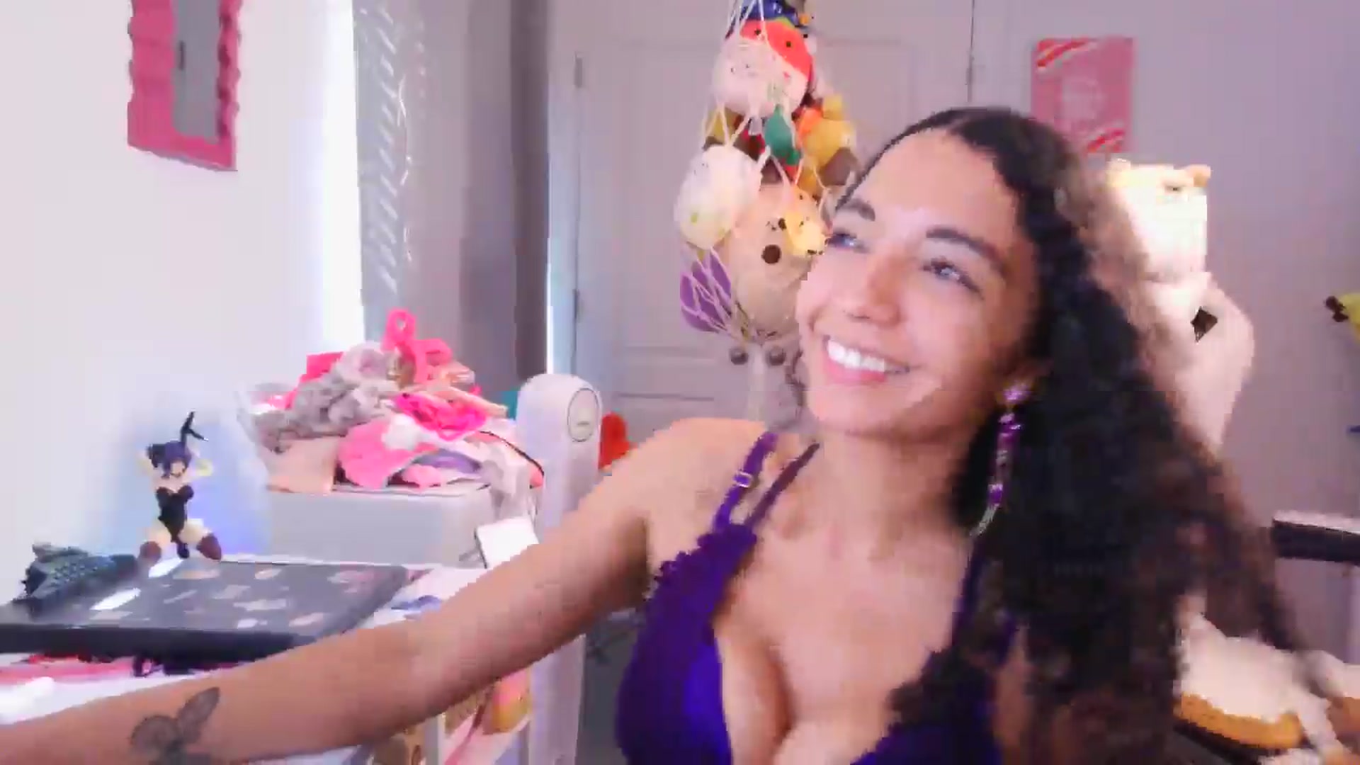 Gallery image thumbnail from Kapri_sunxo's myfreecams stream on, 03/20/2025, 22:29 image 5 of 20