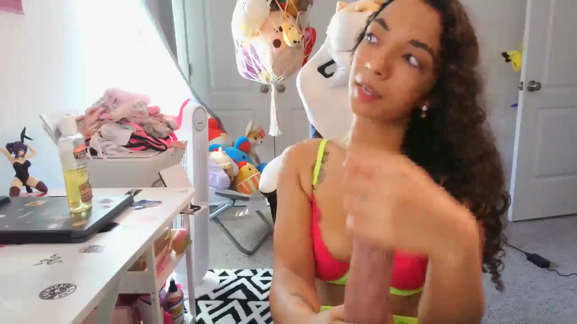 Gallery image thumbnail from Kapri_sunxo's myfreecams stream on, 03/21/2025, 14:55 image 10 of 20