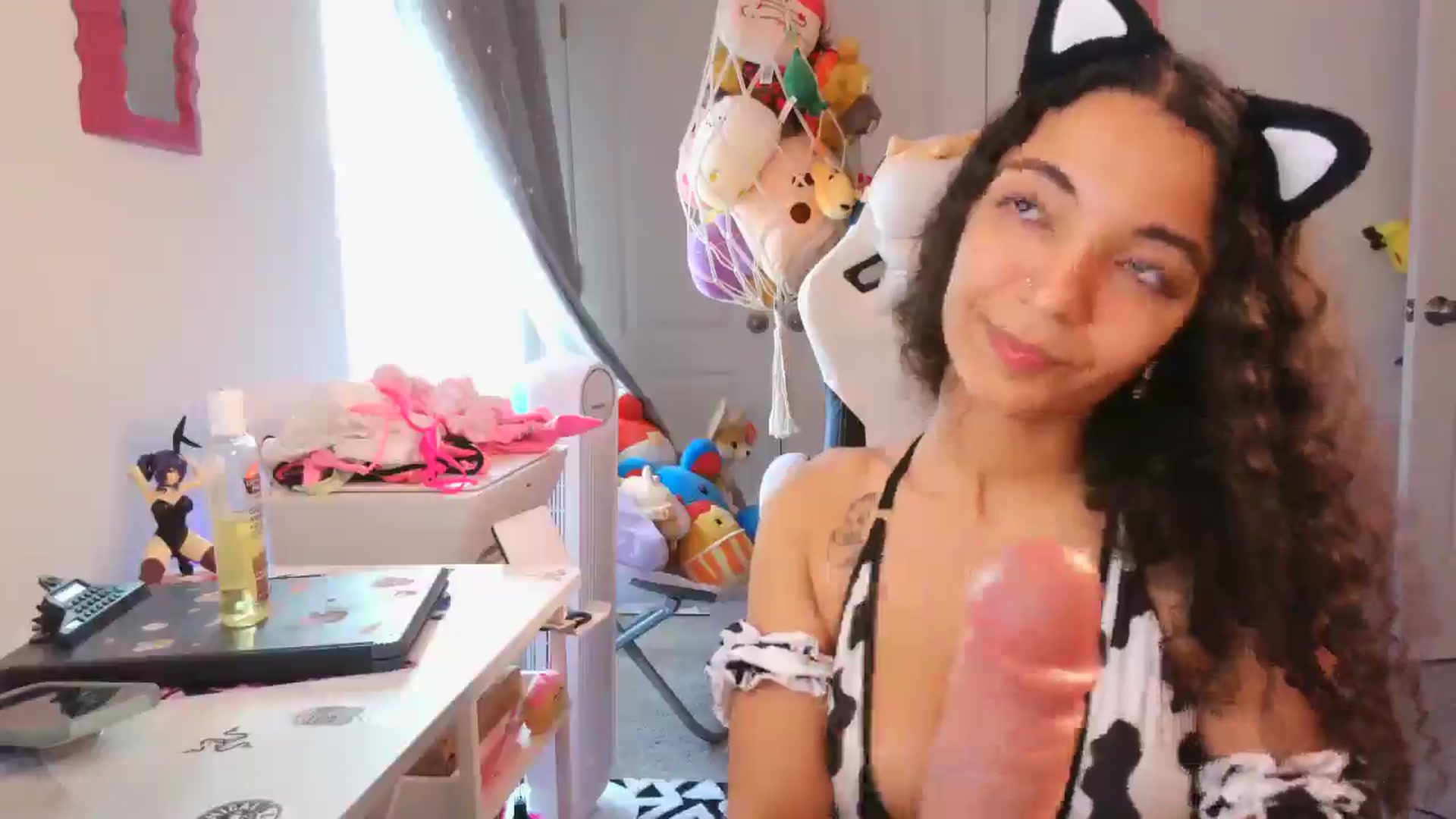 Gallery image thumbnail from Kapri_sunxo's myfreecams stream on, 03/21/2025, 22:50 image 12 of 20
