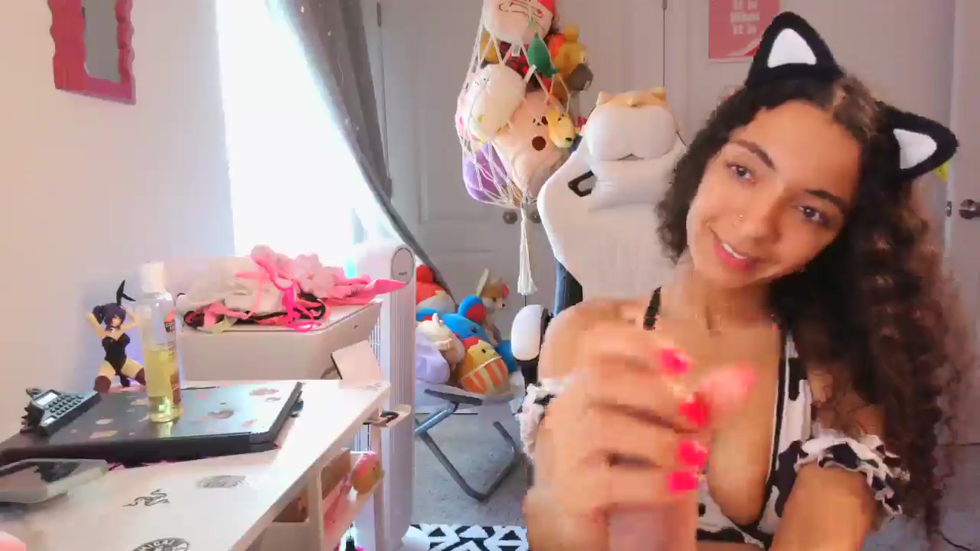 Gallery image thumbnail from Kapri_sunxo's myfreecams stream on, 03/21/2025, 22:50 image 11 of 20