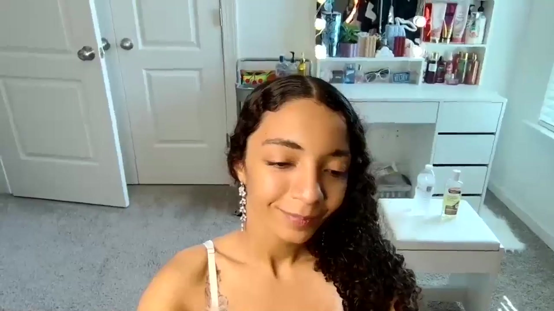 Gallery image thumbnail from Kapri_sunxo's myfreecams stream on, 03/22/2025, 15:41 image 12 of 20