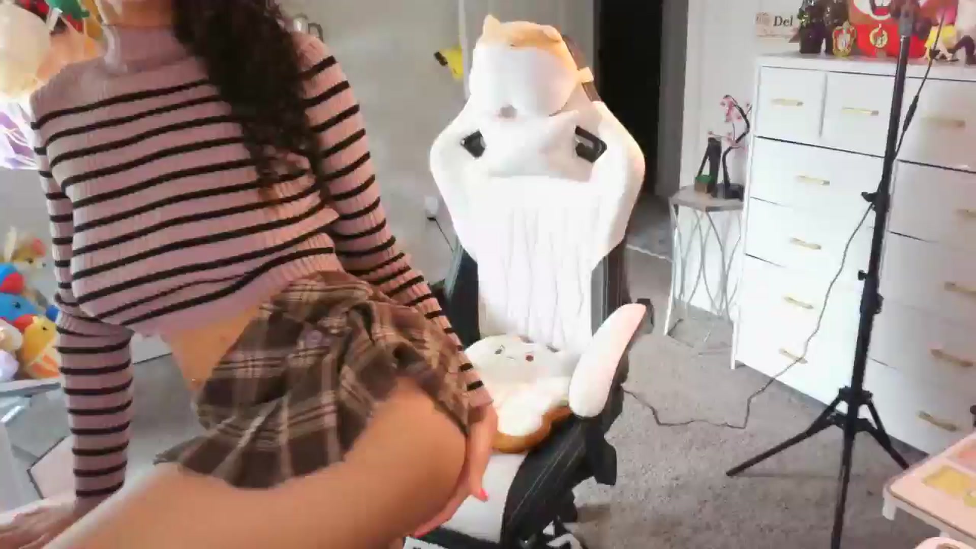 Gallery image thumbnail from Kapri_sunxo's myfreecams stream on, 04/03/2025, 17:04 image 18 of 20