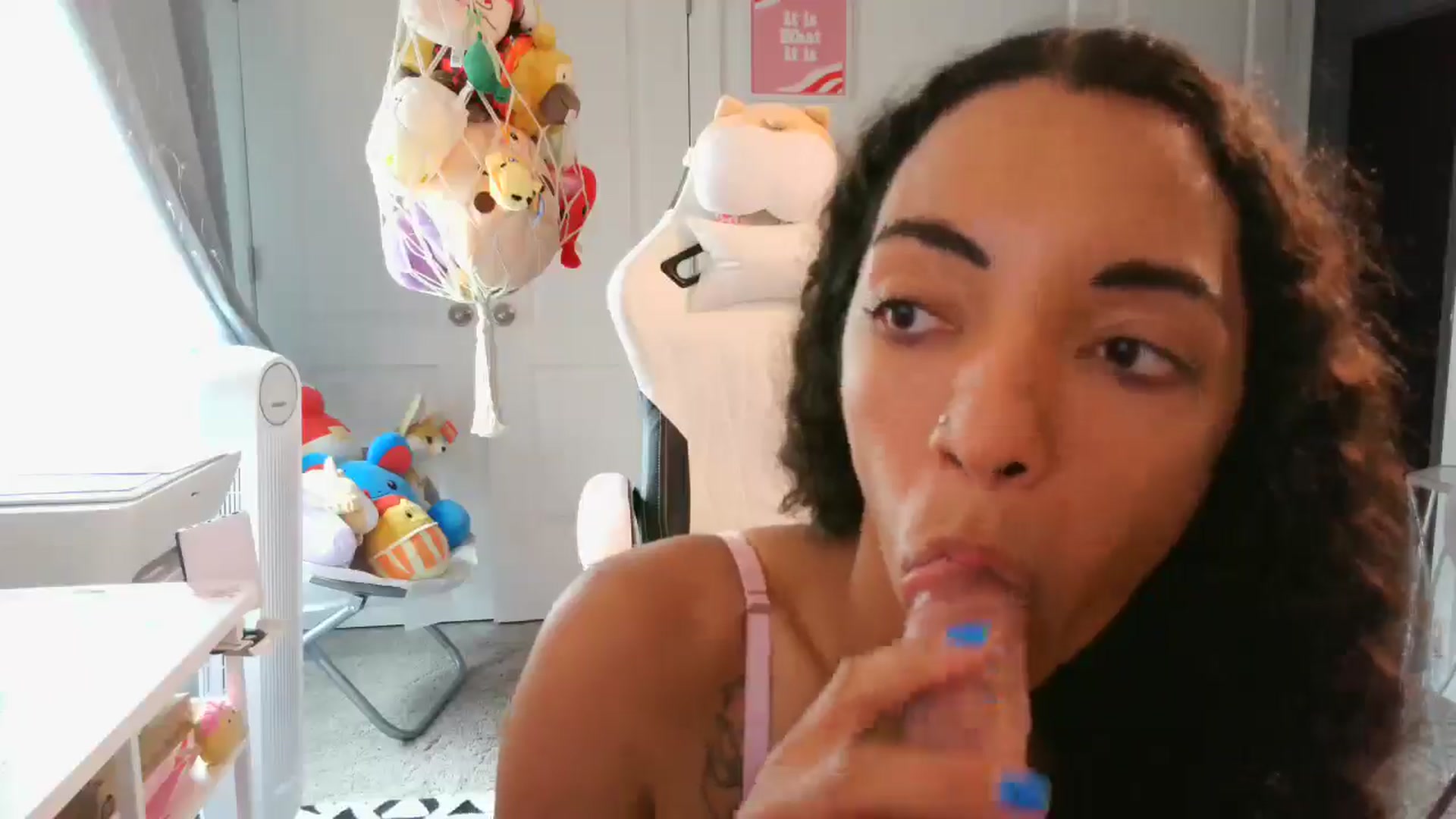 Gallery image thumbnail from Kapri_sunxo's myfreecams stream on, 04/26/2025, 19:50 image 8 of 20