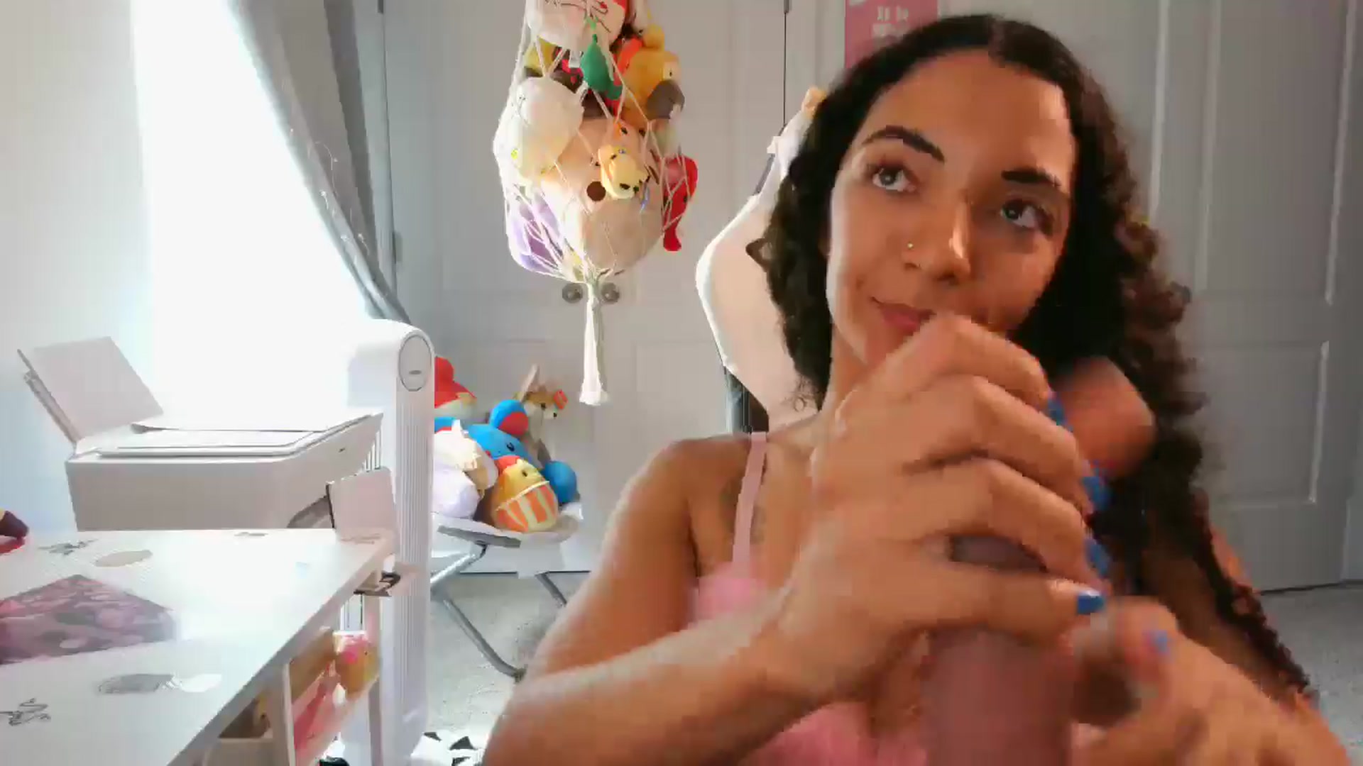 Gallery image thumbnail from Kapri_sunxo's myfreecams stream on, 04/26/2025, 19:50 image 2 of 20