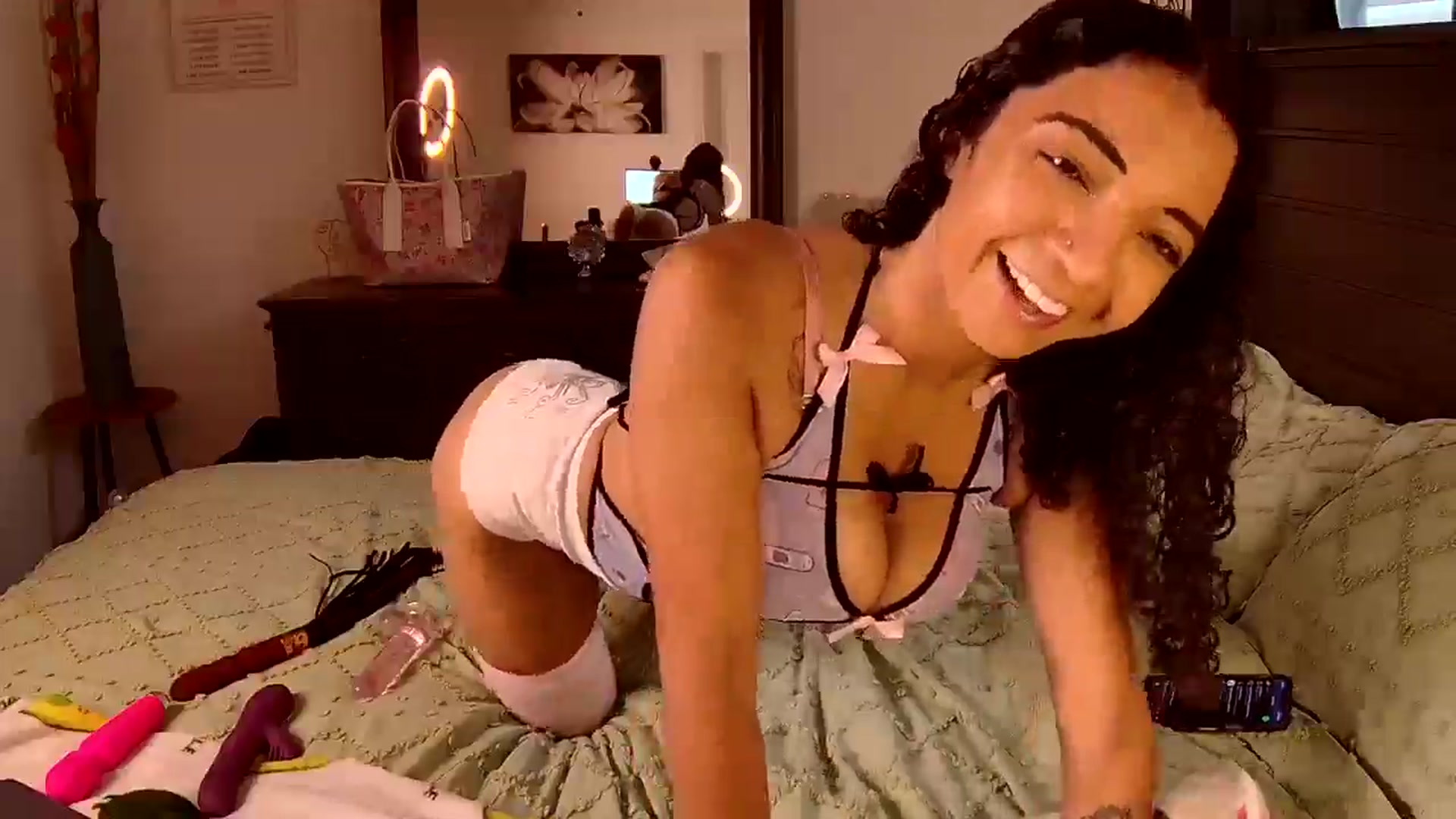 Gallery image thumbnail from Kapri_sunxo's myfreecams stream on, 05/05/2025, 14:34 image 6 of 20
