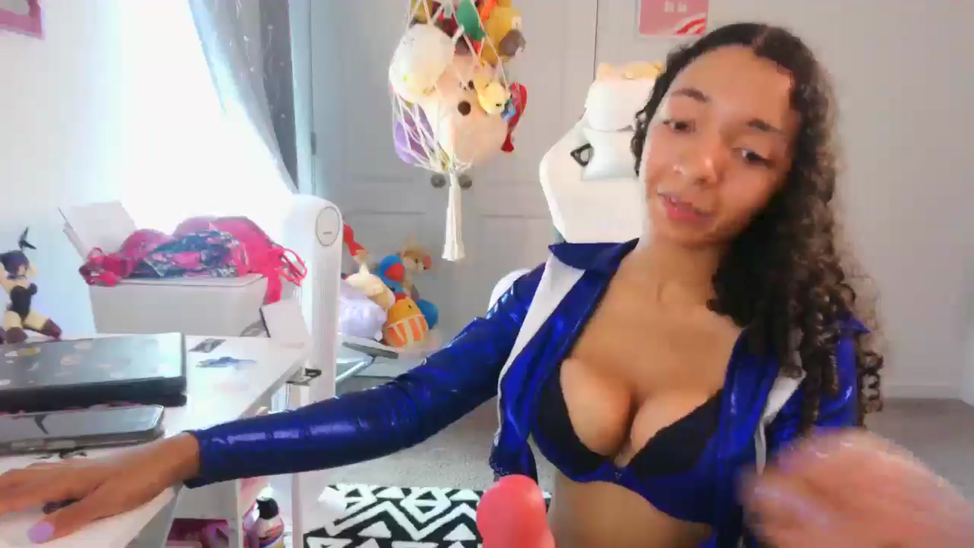 Gallery image thumbnail from Kapri_sunxo's myfreecams stream on, 05/15/2025, 16:55 image 17 of 20