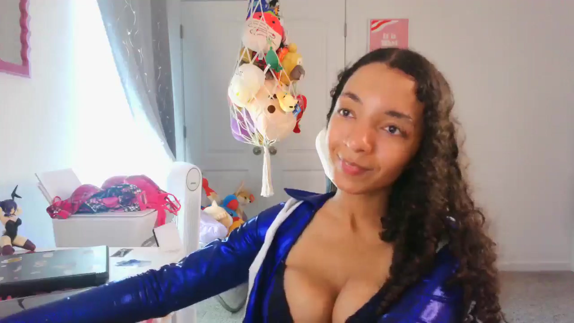 Gallery image thumbnail from Kapri_sunxo's myfreecams stream on, 05/15/2025, 16:55 image 15 of 20