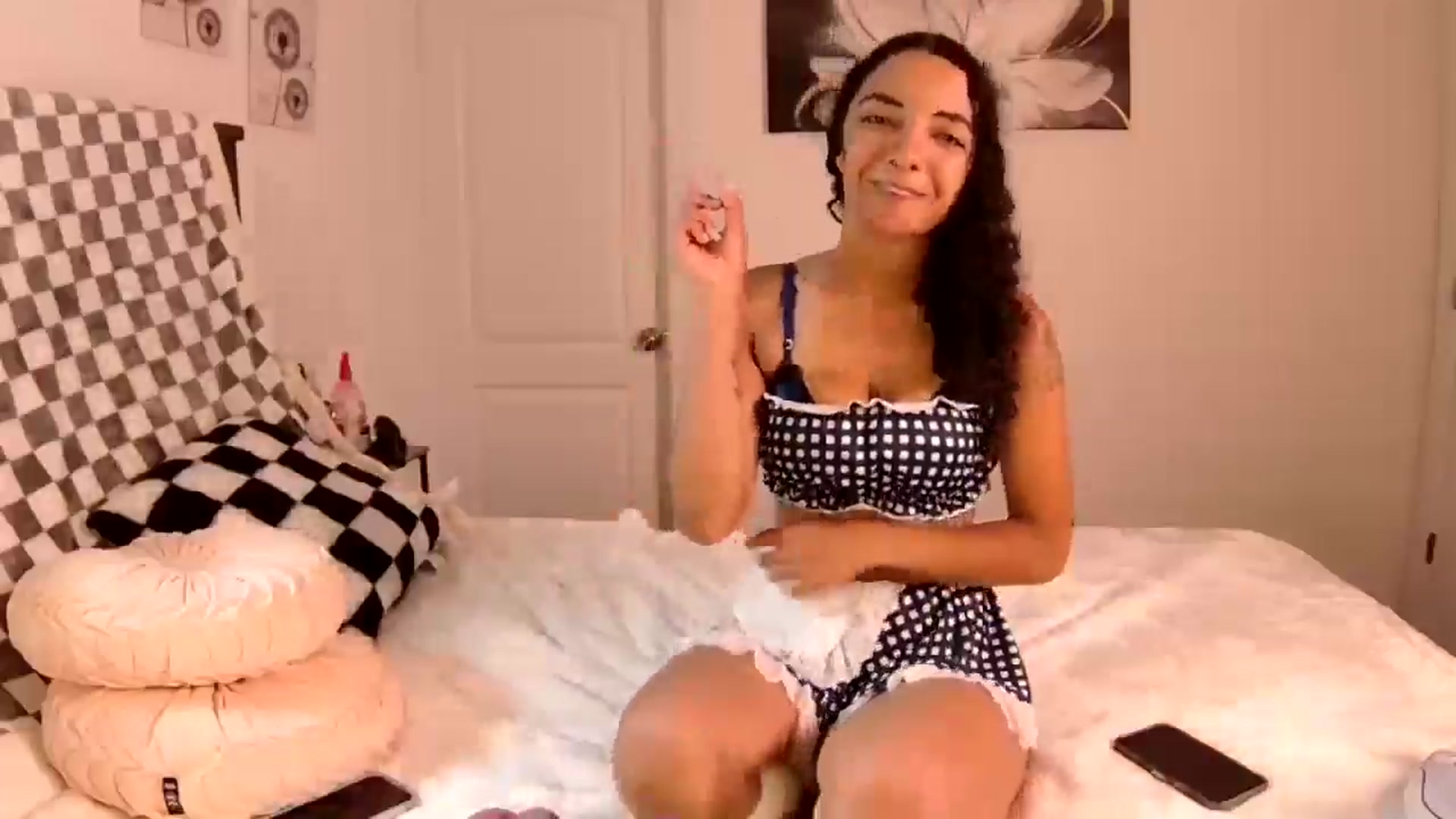 Gallery image thumbnail from Kapri_sunxo's myfreecams stream on, 05/27/2025, 16:34 image 7 of 20