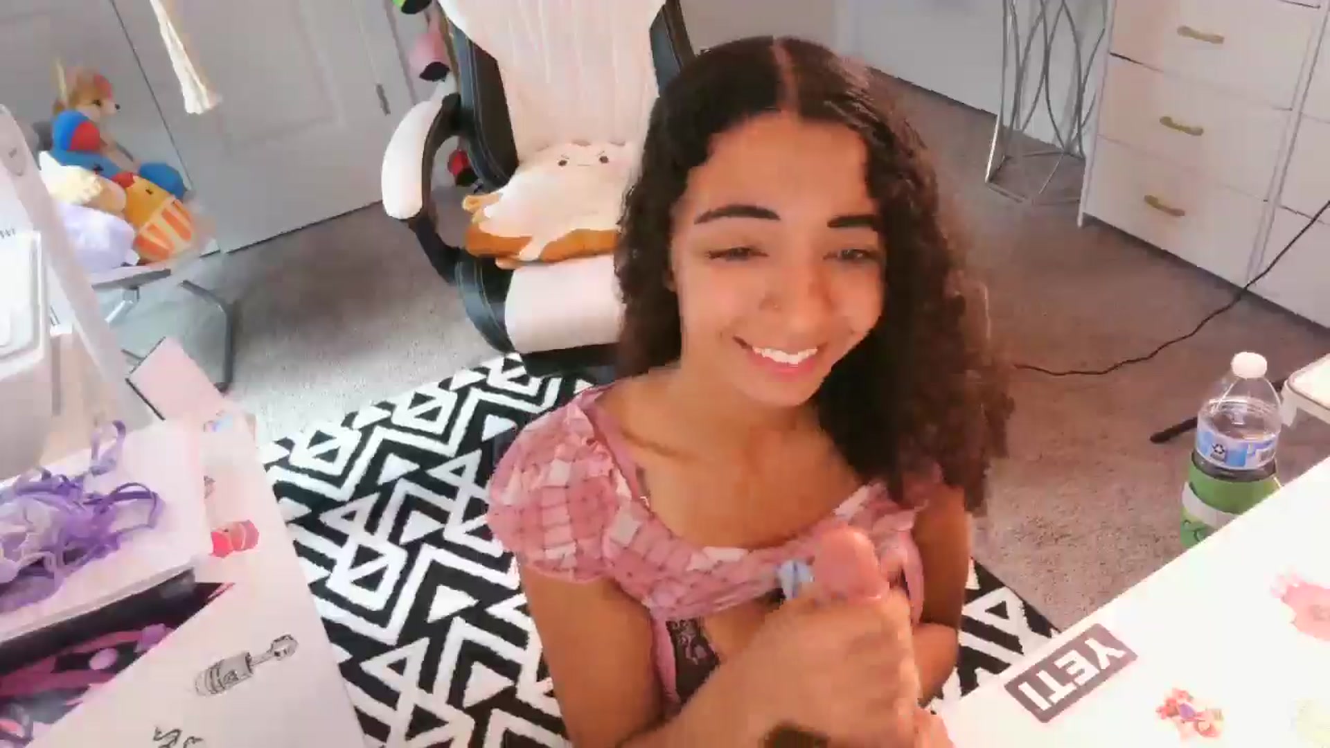 Gallery image thumbnail from Kapri_sunxo's myfreecams stream on, 05/29/2025, 17:34 image 9 of 20