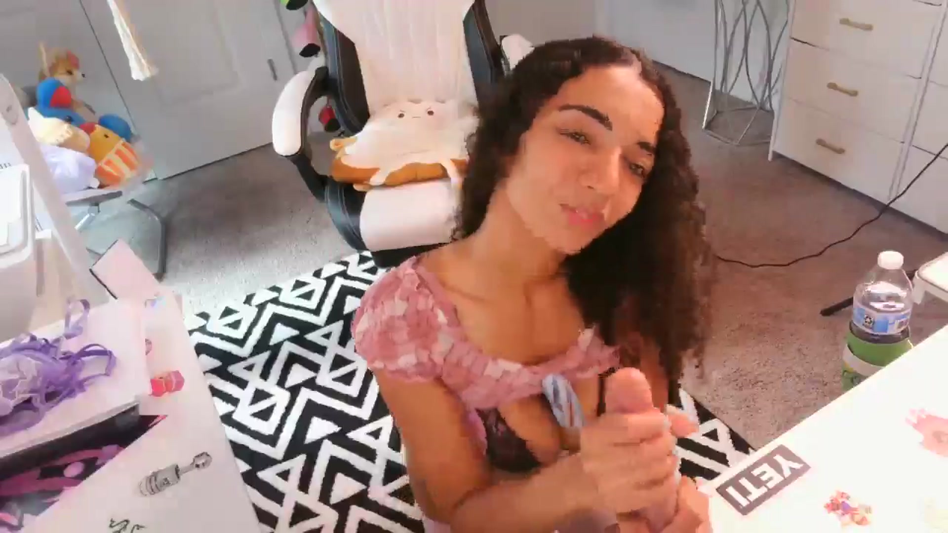 Gallery image thumbnail from Kapri_sunxo's myfreecams stream on, 05/29/2025, 17:34 image 12 of 20