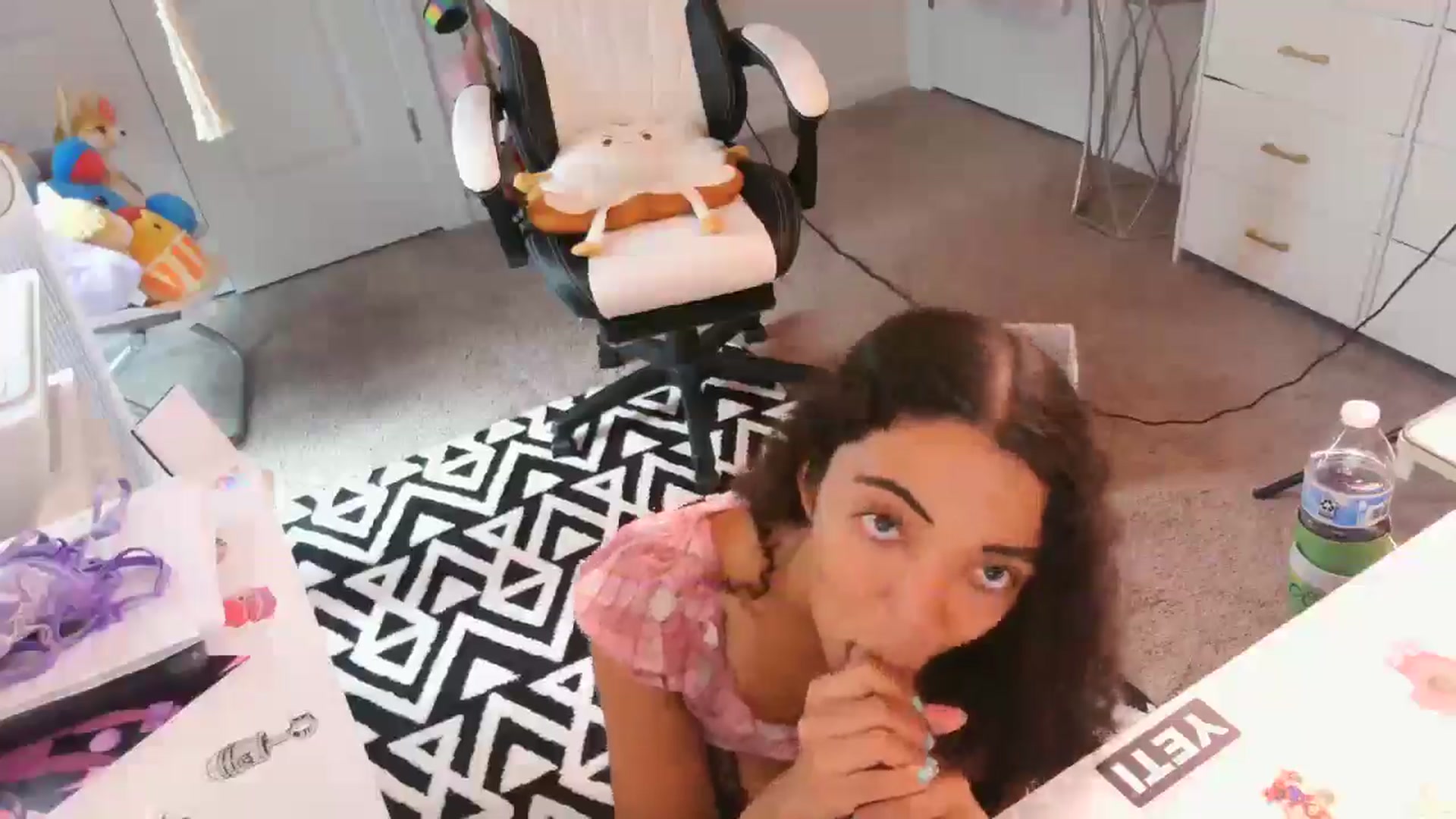 Gallery image thumbnail from Kapri_sunxo's myfreecams stream on, 05/29/2025, 17:34 image 17 of 20
