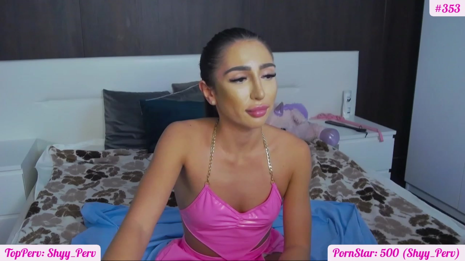 Gallery image thumbnail from KaraKhalifa's myfreecams stream on, 11/15/2022, 20:19 image 9 of 20