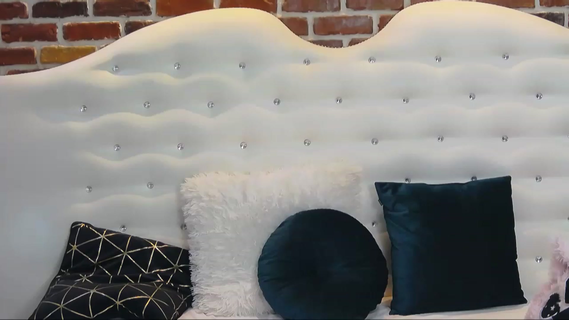 Gallery image thumbnail from KaraKhalifa's myfreecams stream on, 11/24/2022, 19:06 image 16 of 20