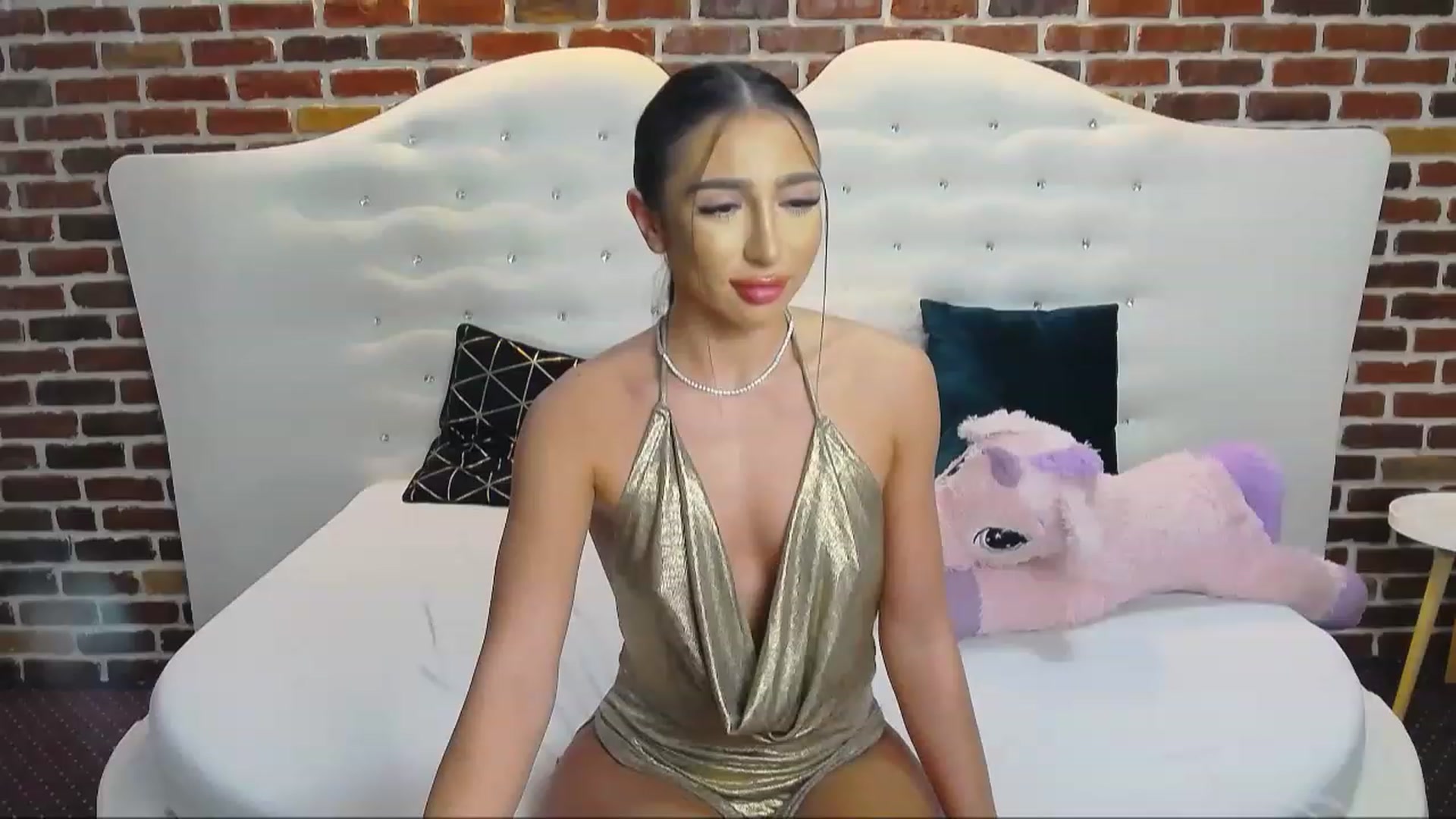 Gallery image thumbnail from KaraKhalifa's myfreecams stream on, 11/25/2022, 15:58 image 13 of 20