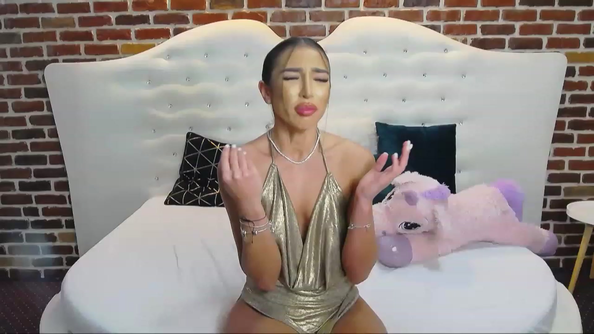 Gallery image thumbnail from KaraKhalifa's myfreecams stream on, 11/25/2022, 15:58 image 12 of 20