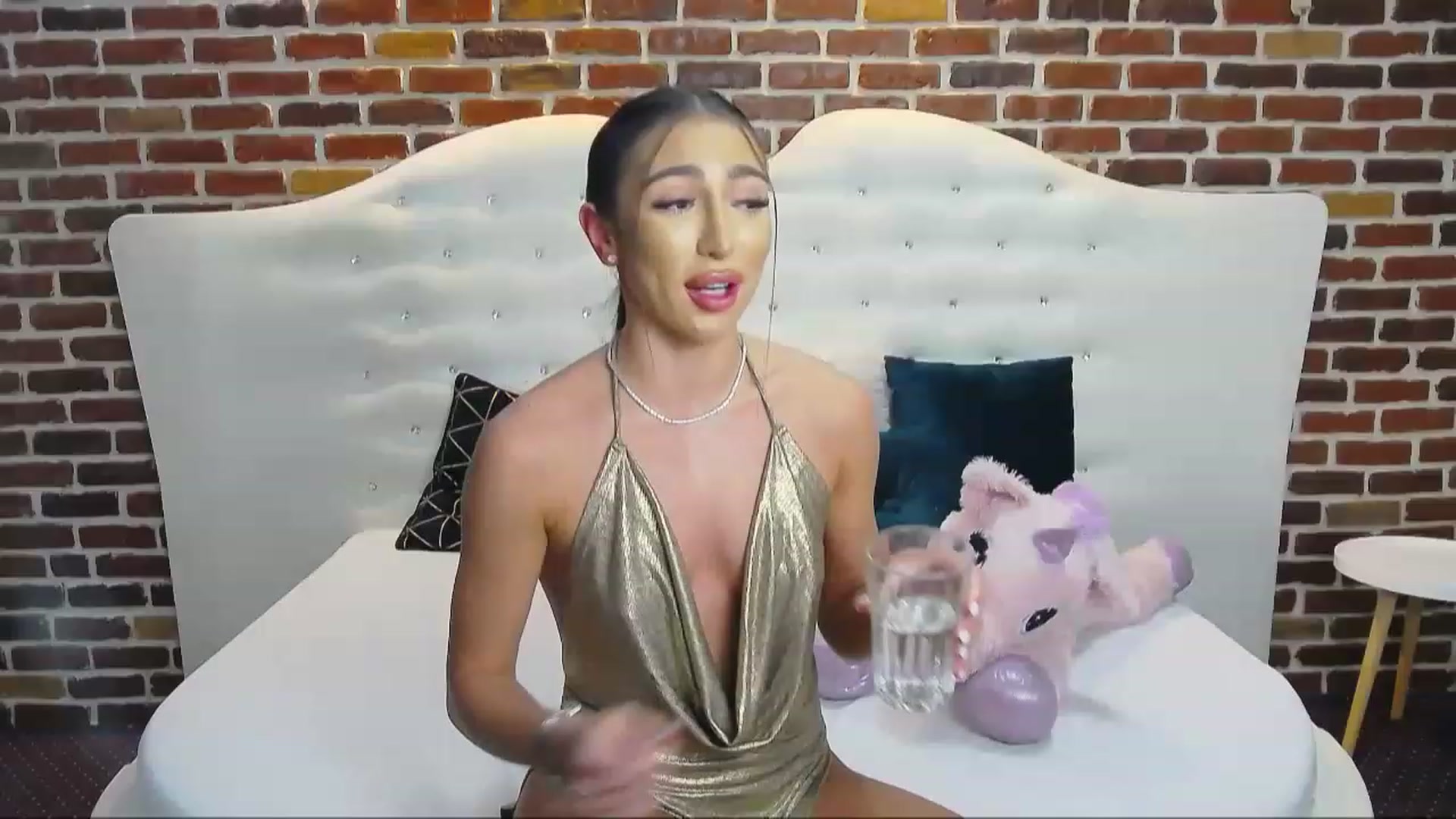 Gallery image thumbnail from KaraKhalifa's myfreecams stream on, 11/25/2022, 17:25 image 4 of 20
