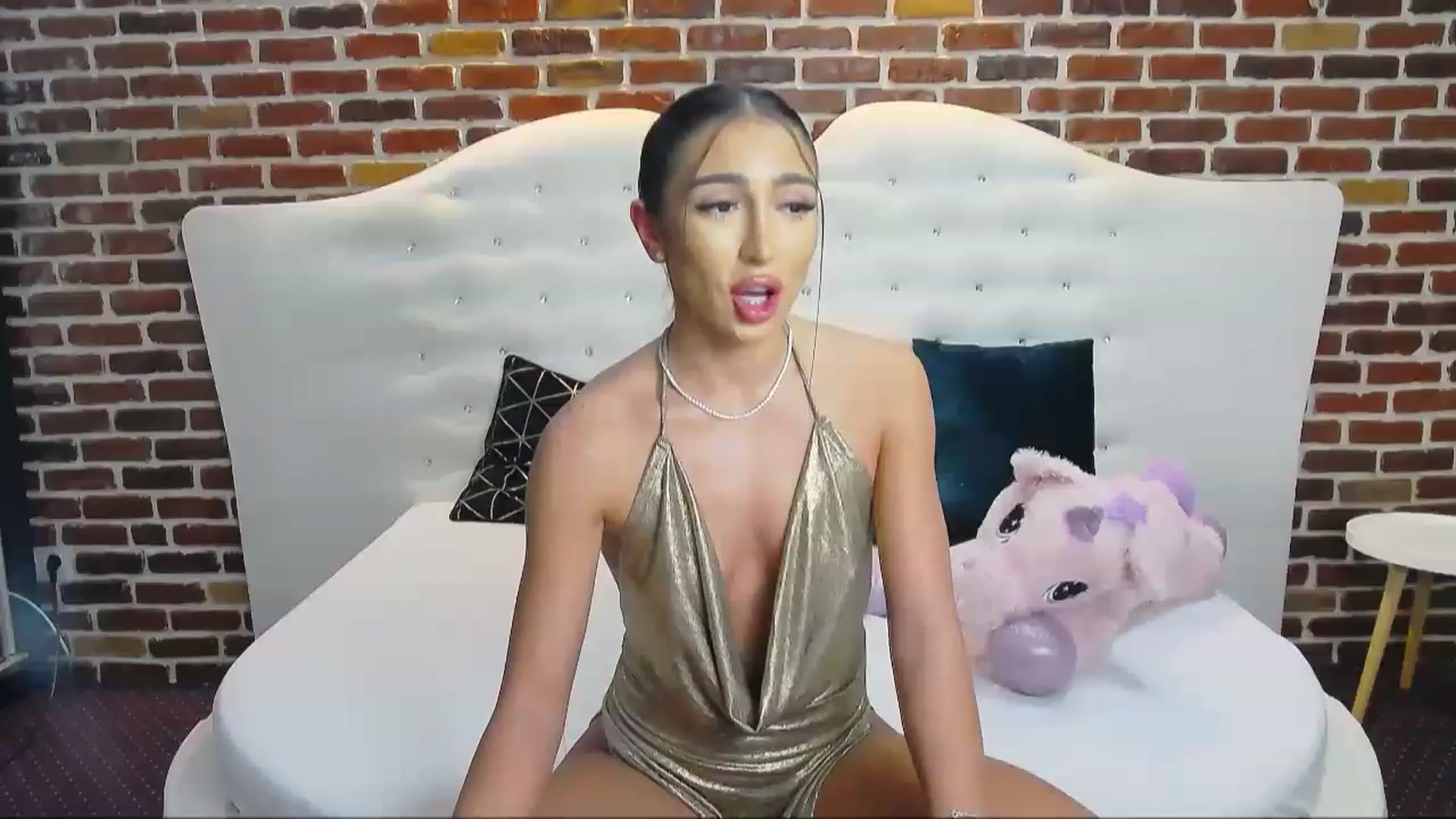 Gallery image thumbnail from KaraKhalifa's myfreecams stream on, 11/25/2022, 17:25 image 15 of 20