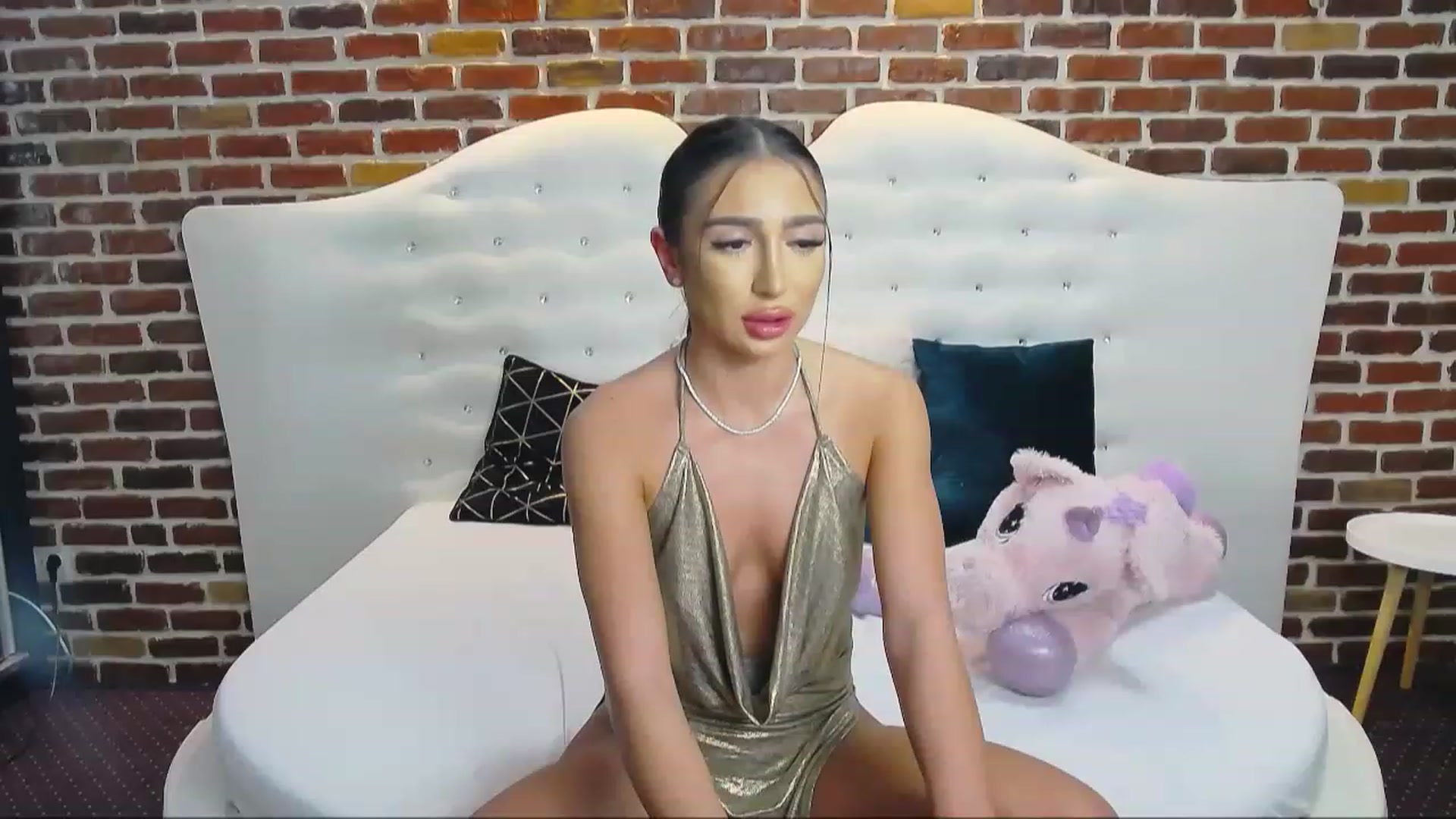 Gallery image thumbnail from KaraKhalifa's myfreecams stream on, 11/25/2022, 17:25 image 12 of 20