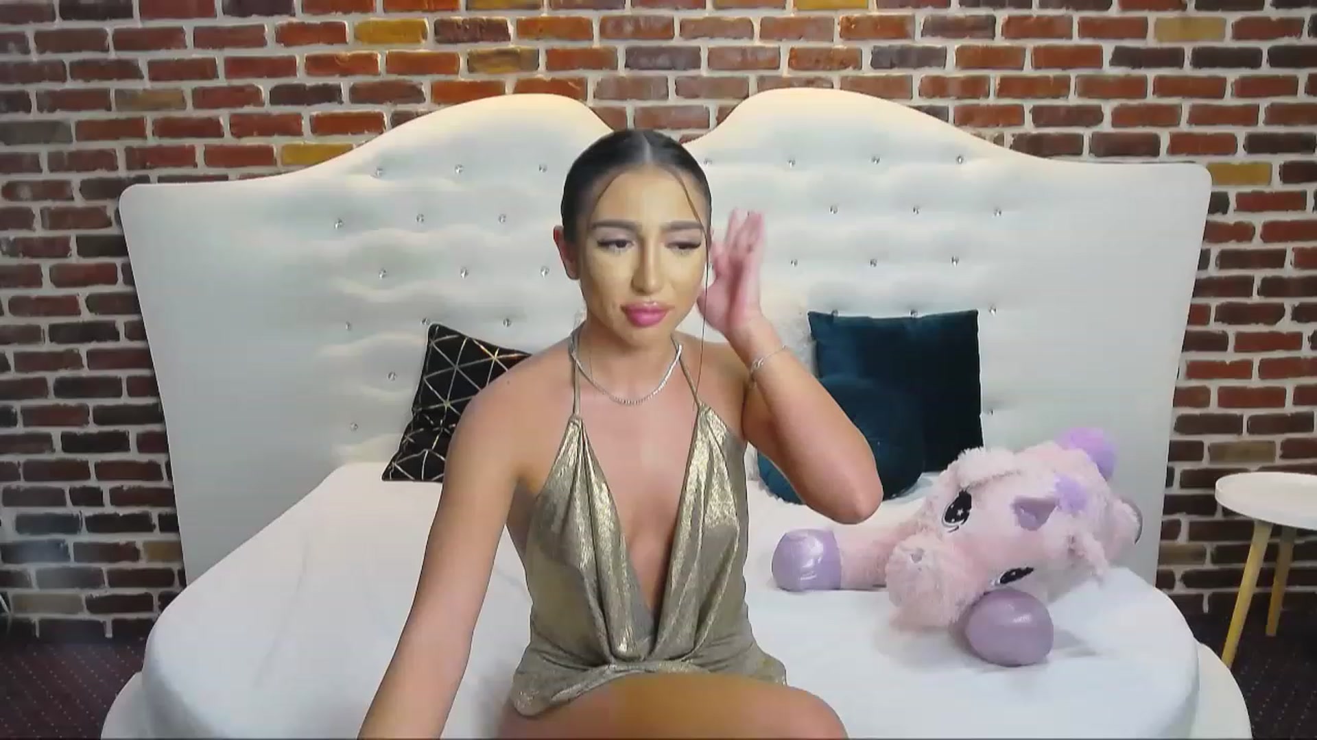 Gallery image thumbnail from KaraKhalifa's myfreecams stream on, 11/25/2022, 20:18 image 1 of 20