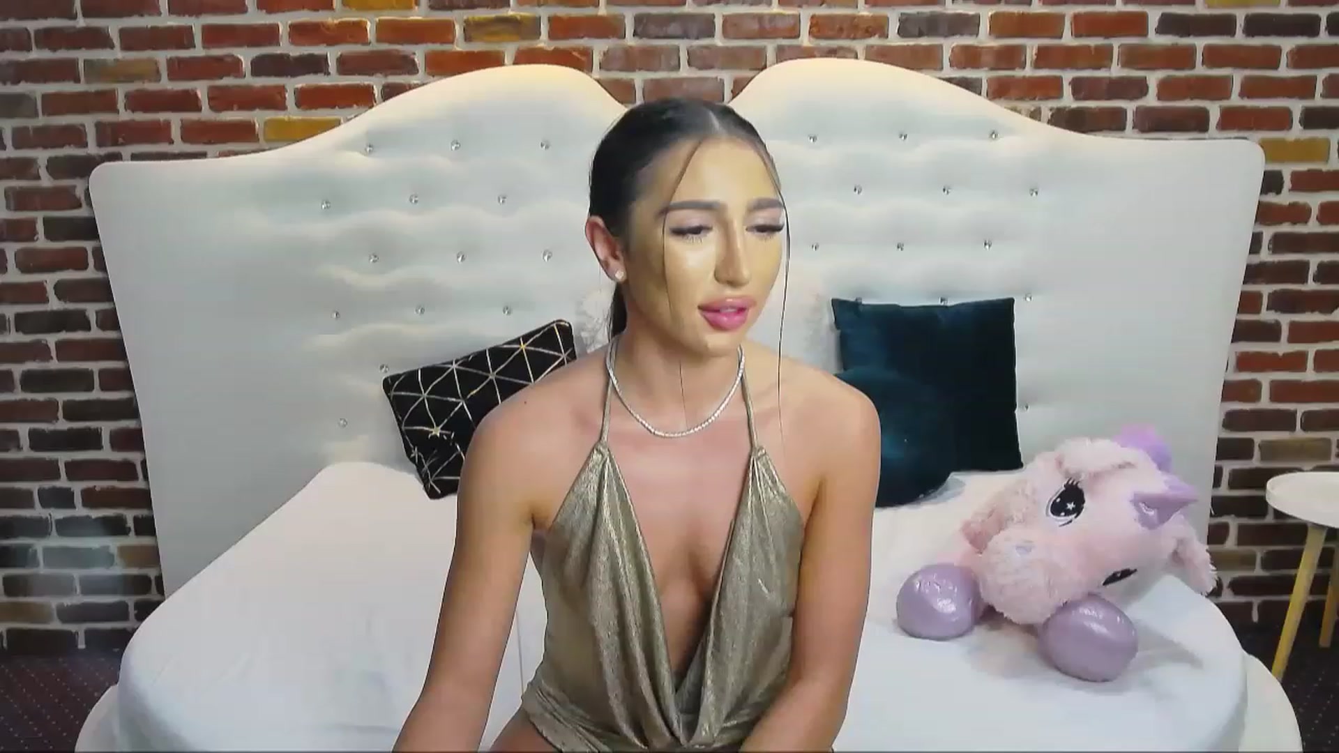 Gallery image thumbnail from KaraKhalifa's myfreecams stream on, 11/25/2022, 20:18 image 12 of 20