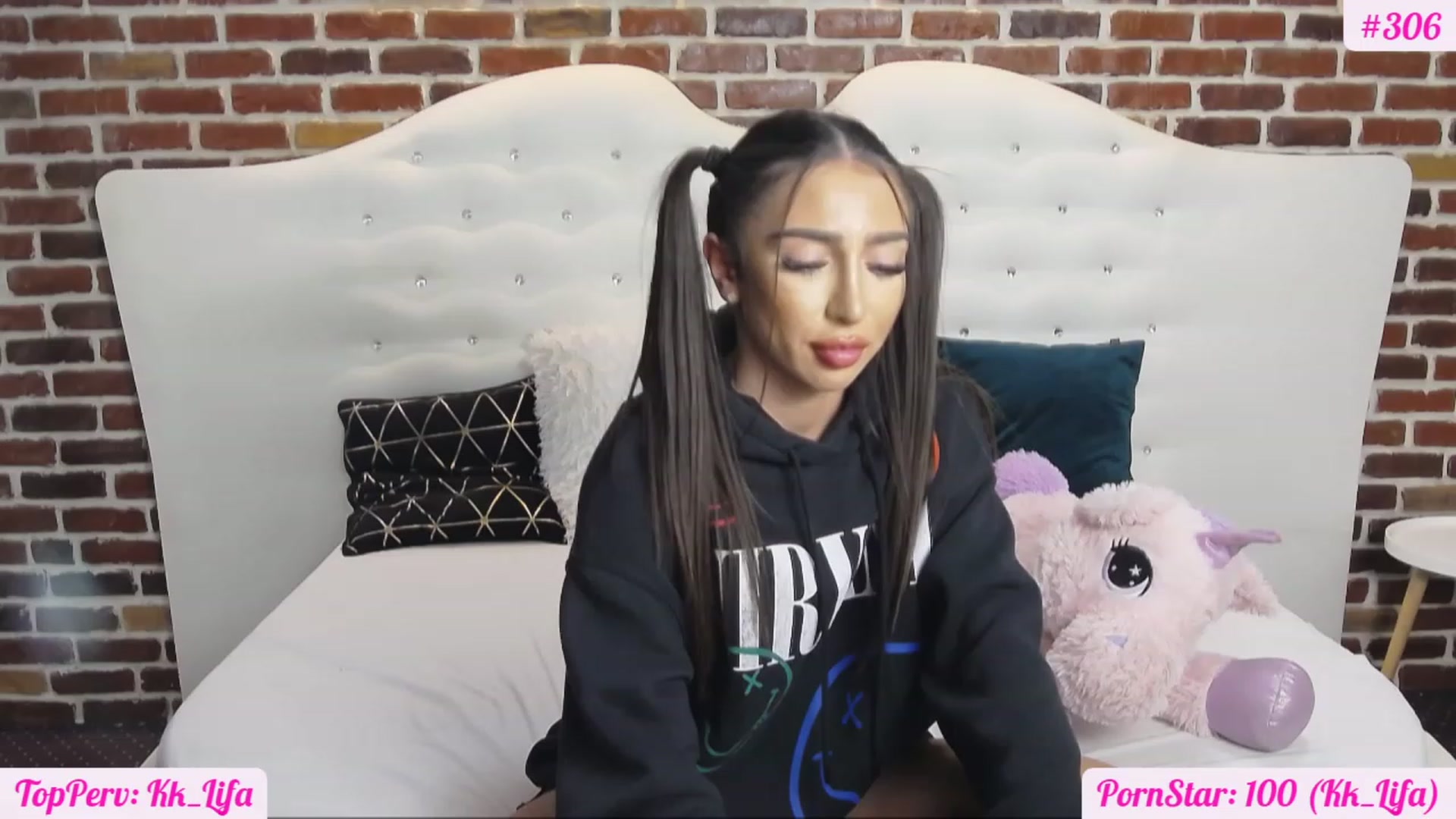 Gallery image thumbnail from KaraKhalifa's myfreecams stream on, 11/29/2022, 16:29 image 19 of 20