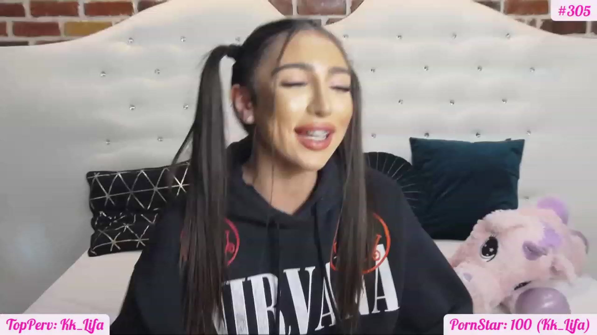 Gallery image thumbnail from KaraKhalifa's myfreecams stream on, 11/29/2022, 16:29 image 5 of 20