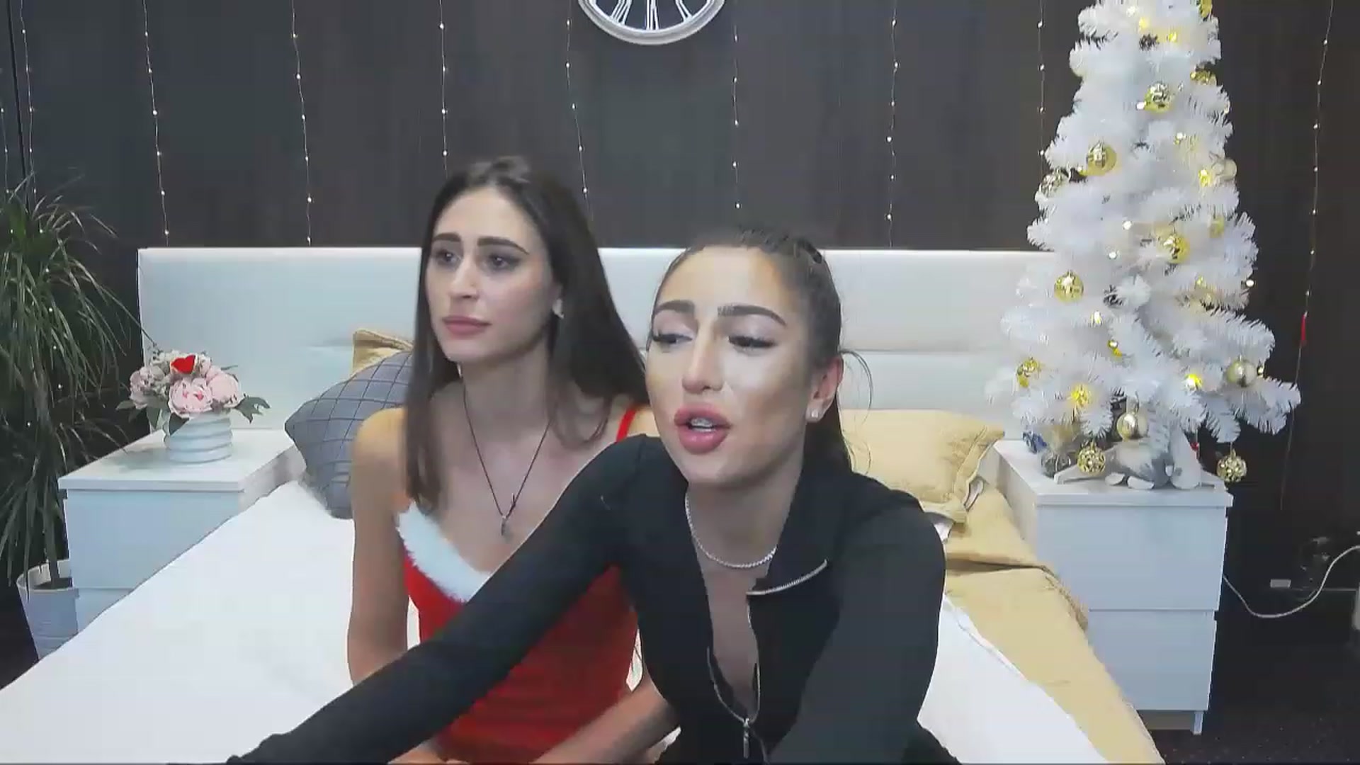Gallery image thumbnail from KaraKhalifa's myfreecams stream on, 12/23/2022, 23:31 image 10 of 20