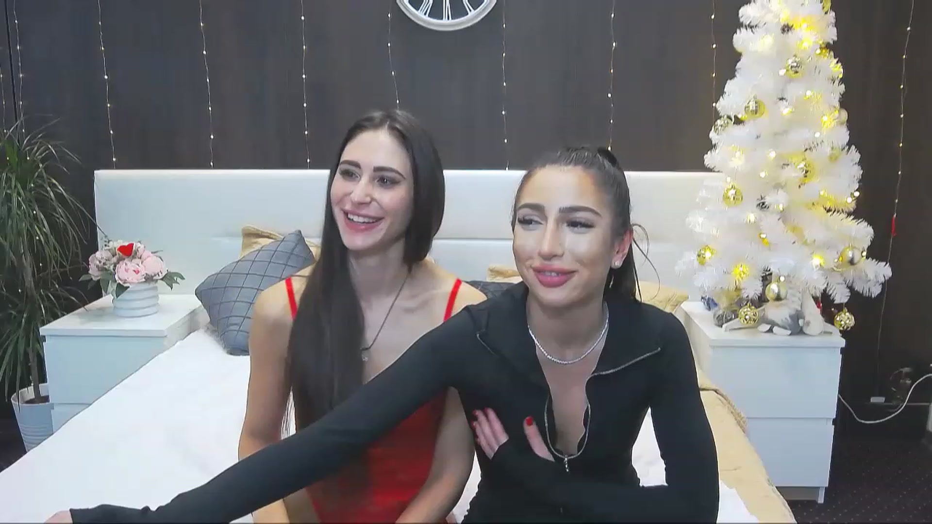 Gallery image thumbnail from KaraKhalifa's myfreecams stream on, 12/23/2022, 23:31 image 17 of 20